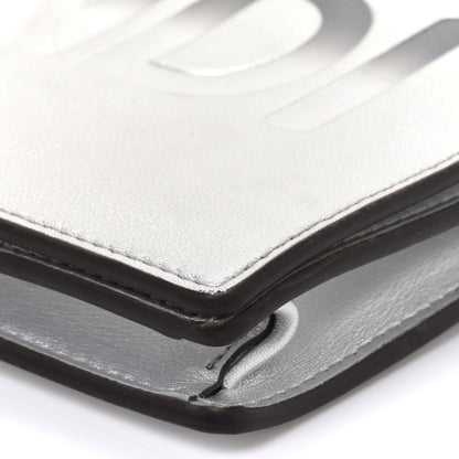 Fendi Vitello Catalan Mirror Logo Embossed Medium Wallet On Chain Argento 9 of 10