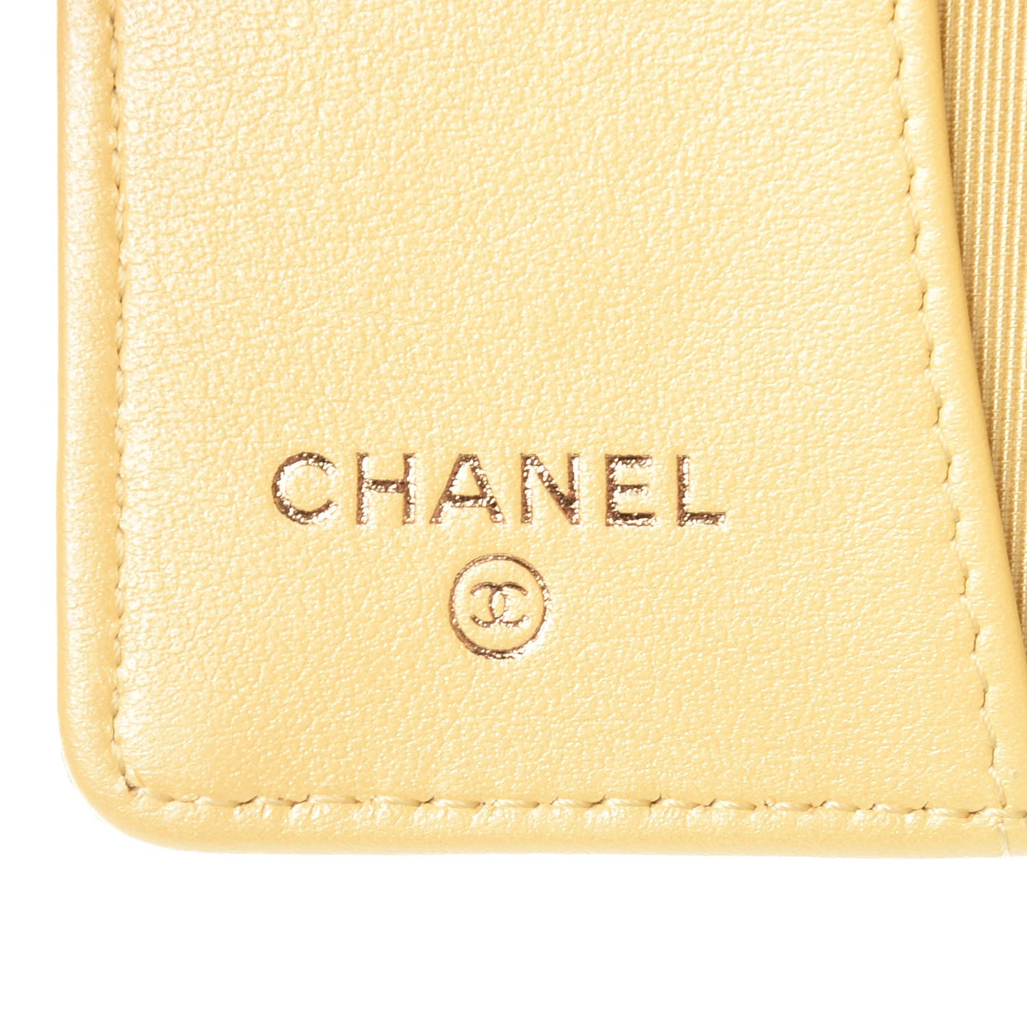Iridescent Caviar Quilted Classic 4 Key Holder Wallet Yellow