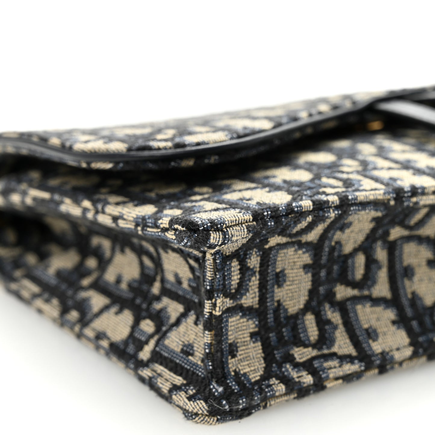 Oblique Saddle Chain Pouch Blue