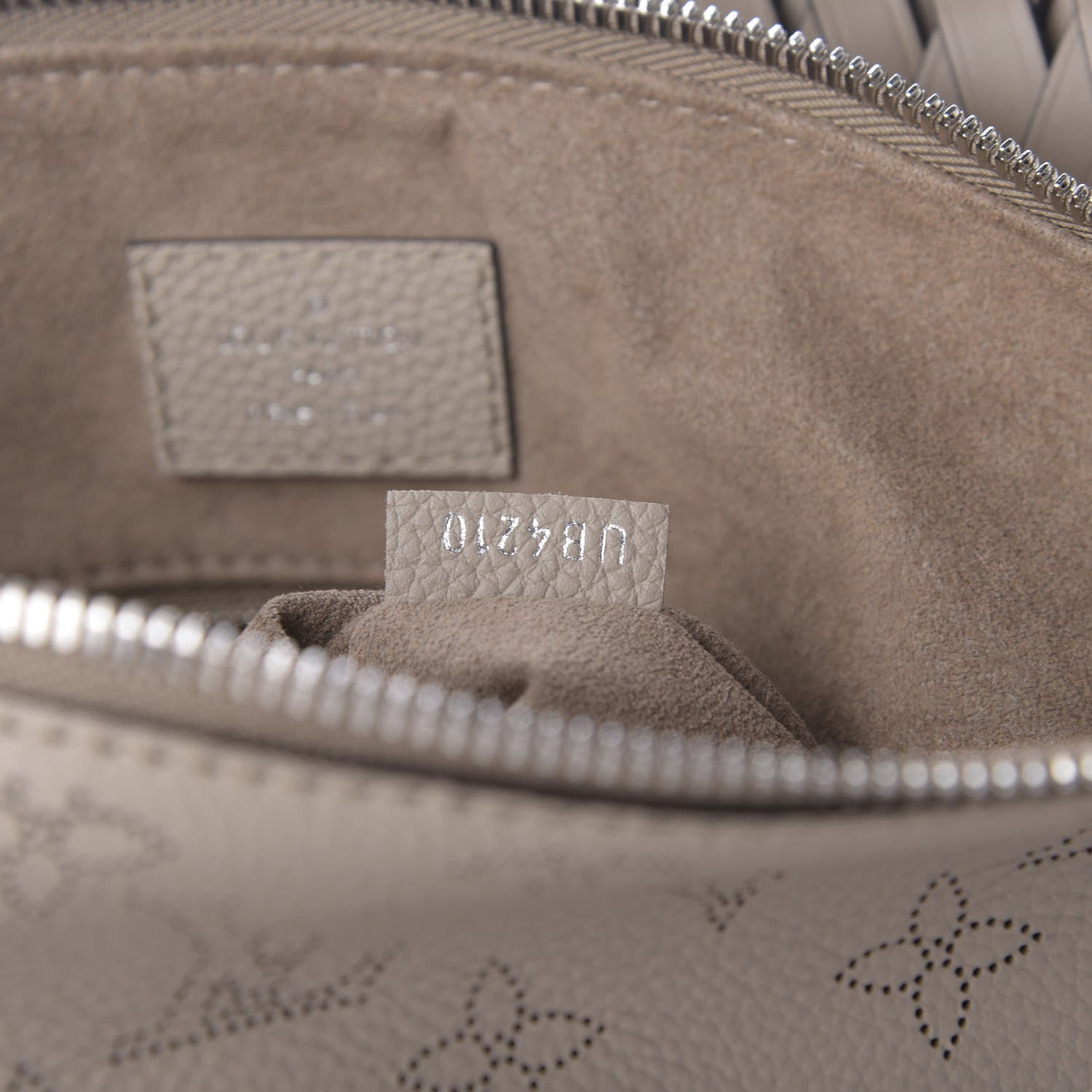 Louis Vuitton Mahina Beaubourg Hobo MM Galet 9 of 9