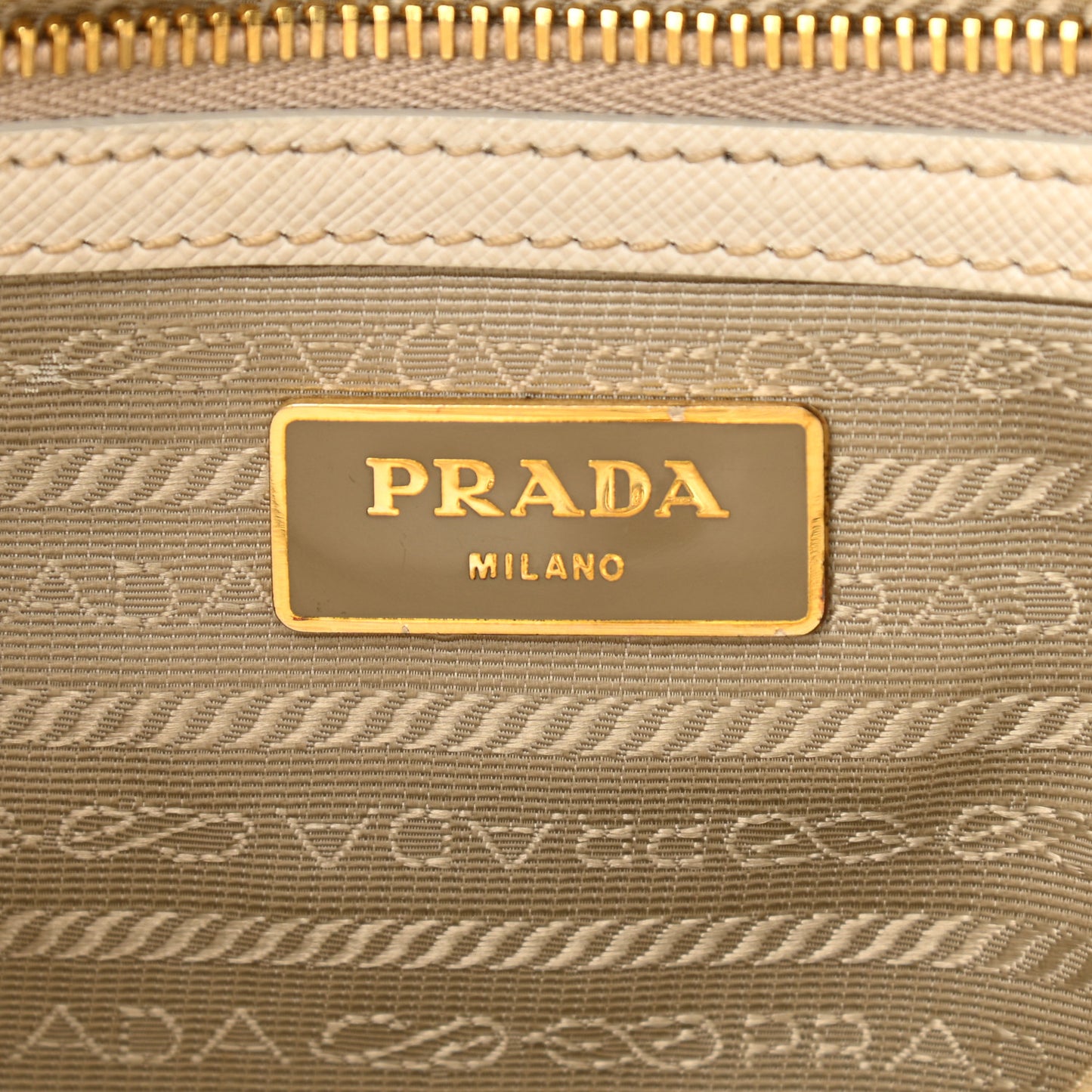Saffiano Medium Galleria Double Zip Tote Talco
