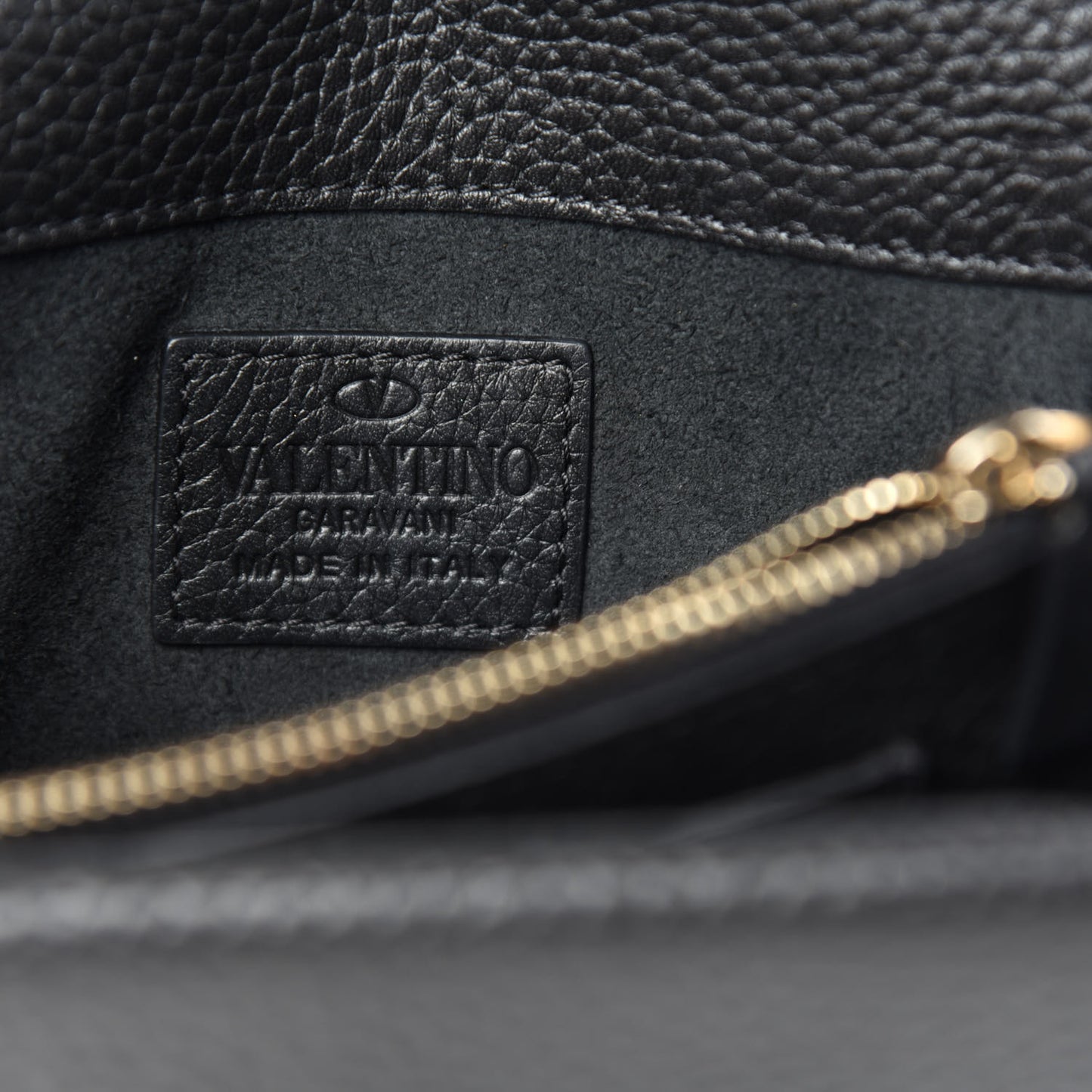Pebbled Calfskin Rockstud Wallet on Chain Black