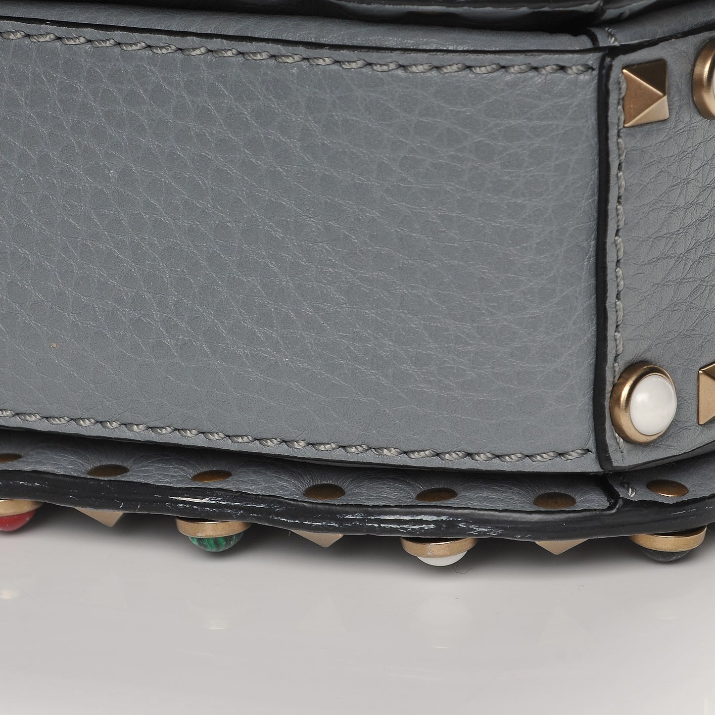 Pebbled Calfskin Medium Rockstud Rolling Flap Saddle Bag Light Stone