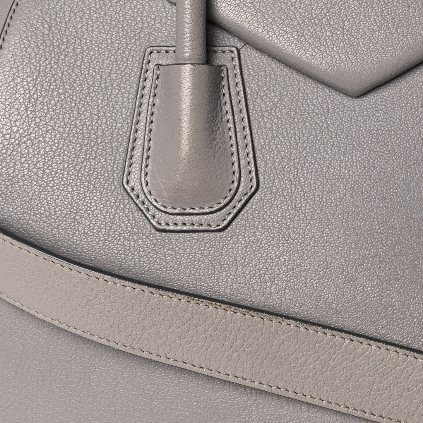 Sugar Goatskin Medium Antigona Pearl Grey