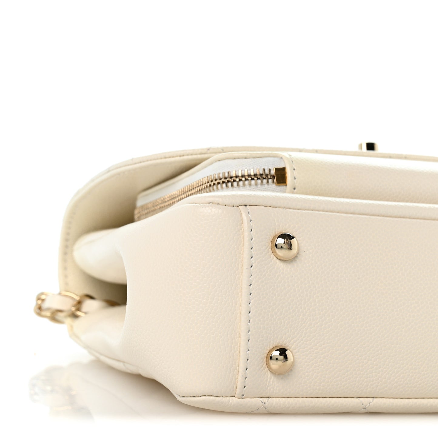 Caviar Quilted Medium Business Affinity Flap White