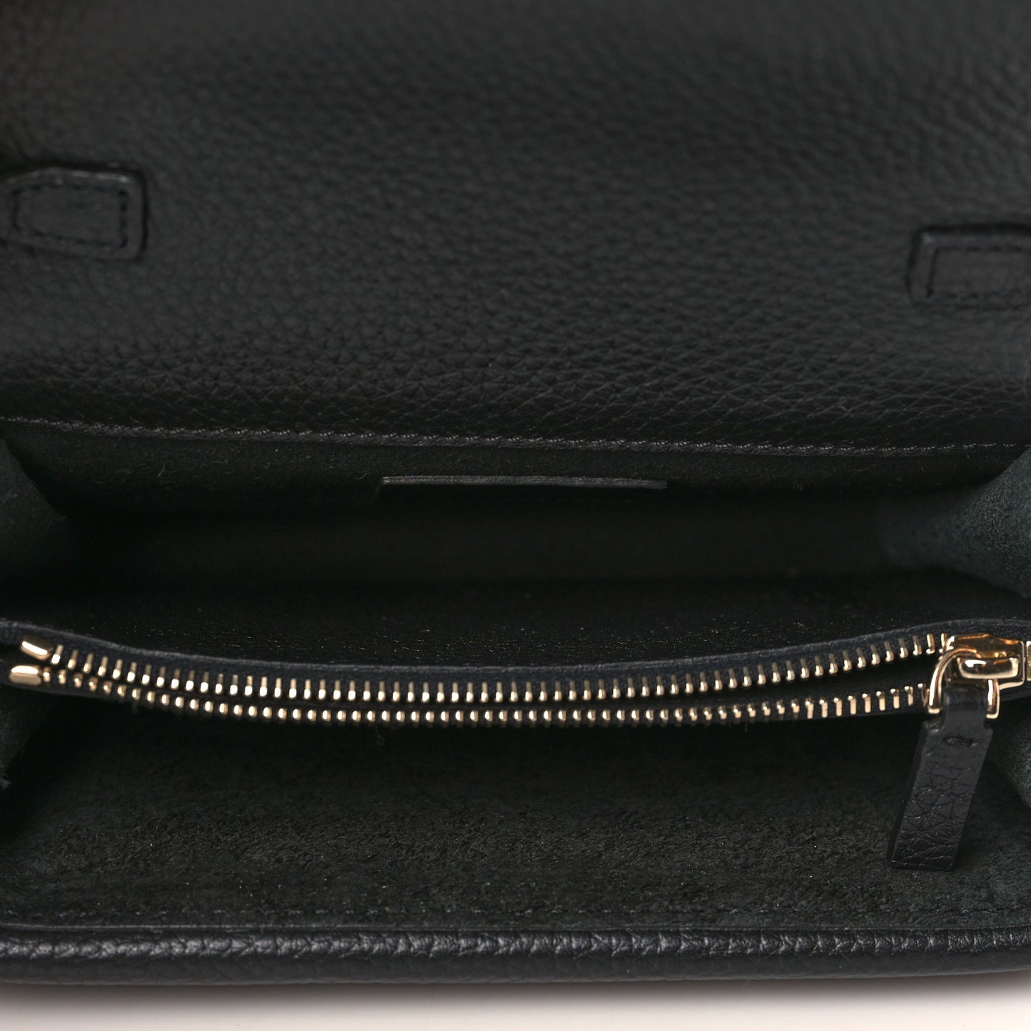 Pebbled Calfskin Rockstud Wallet on Chain Black