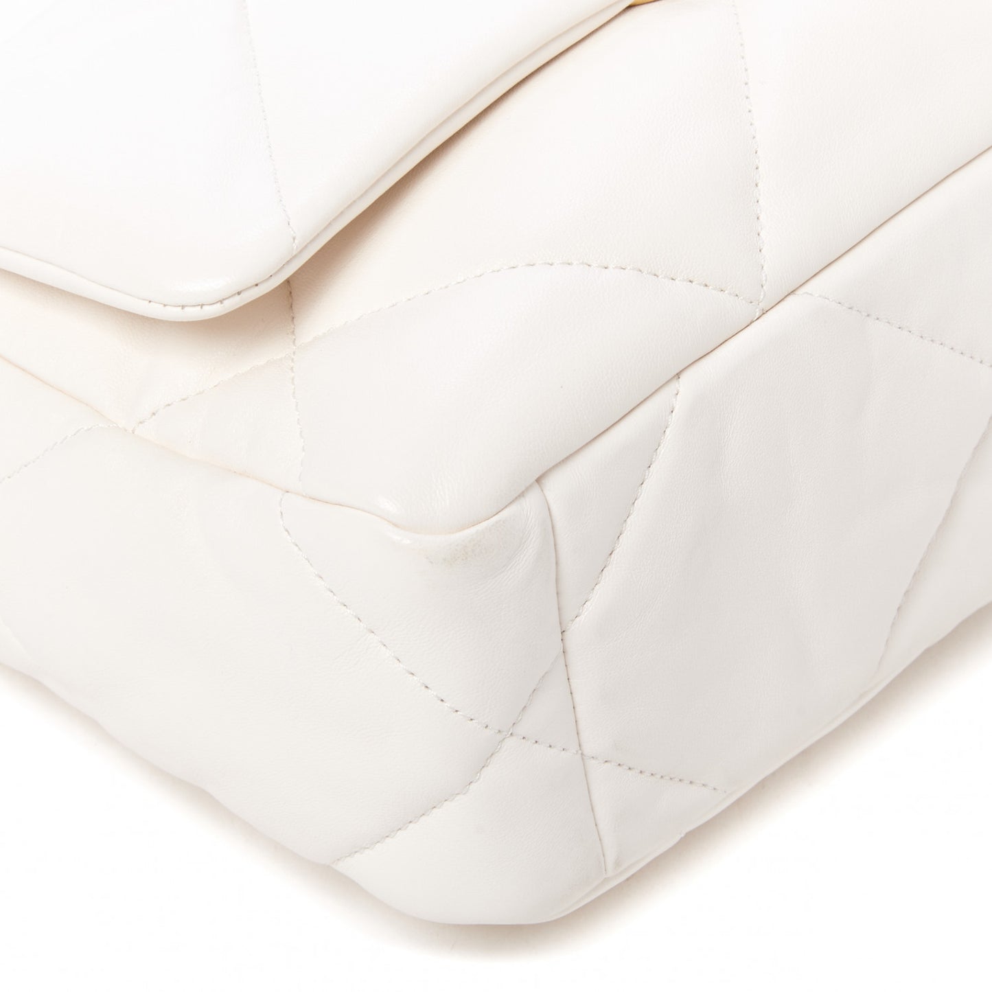 Lambskin Quilted Medium Chanel 19 Flap White