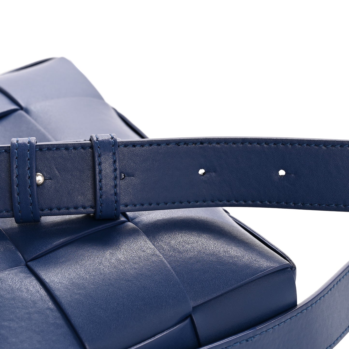 Lambskin Maxi Intrecciato Cassette Camera Bag Cruise