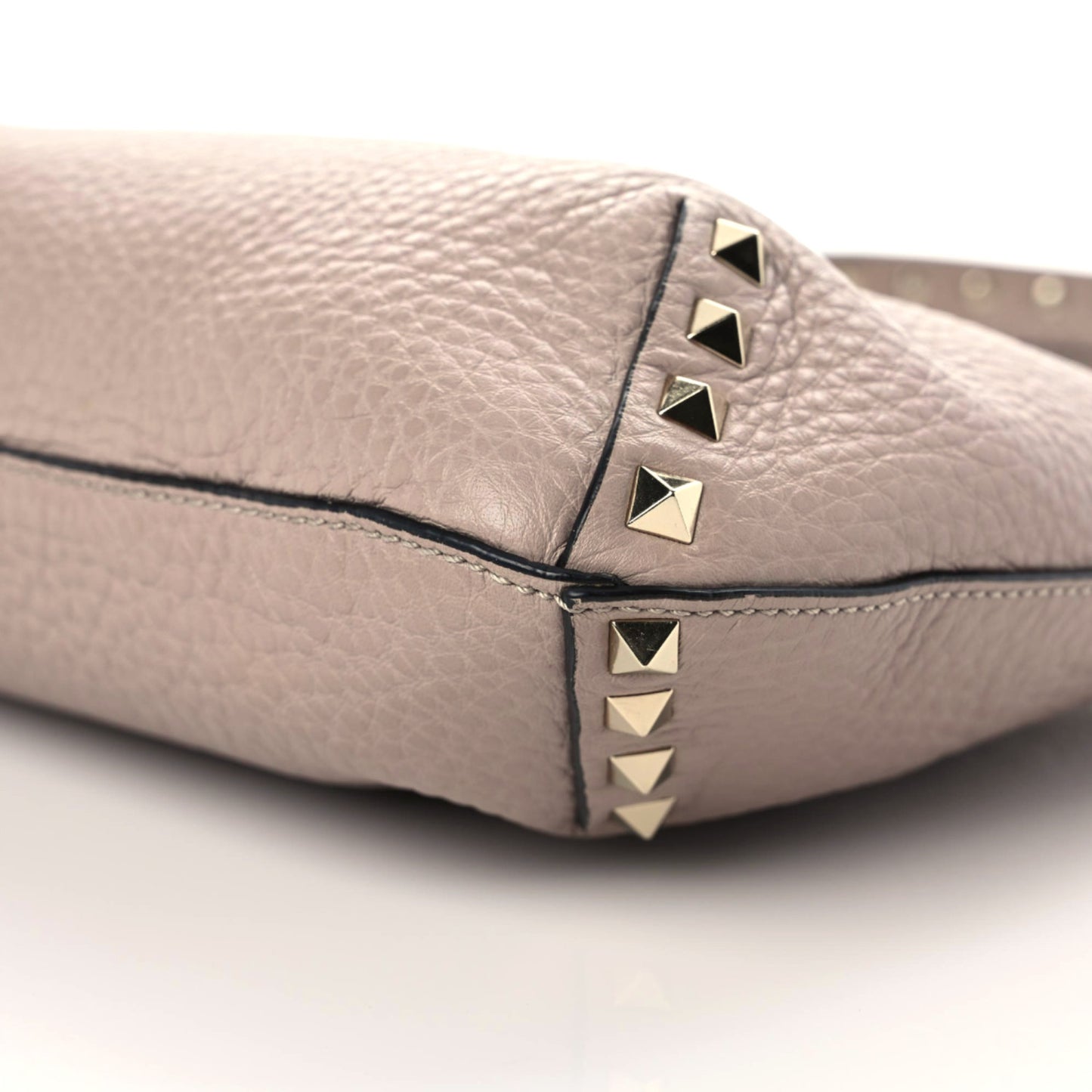 Pebbled Calfskin Small Rockstud Flip Lock Hobo Poudre