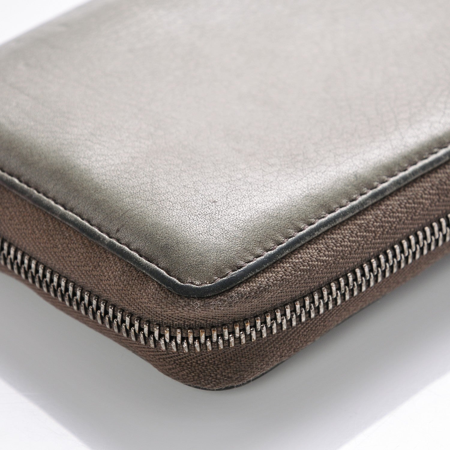 Gucci Metallic Pebbled Calfskin Soho Zip Around Wallet Sasso 11 of 12