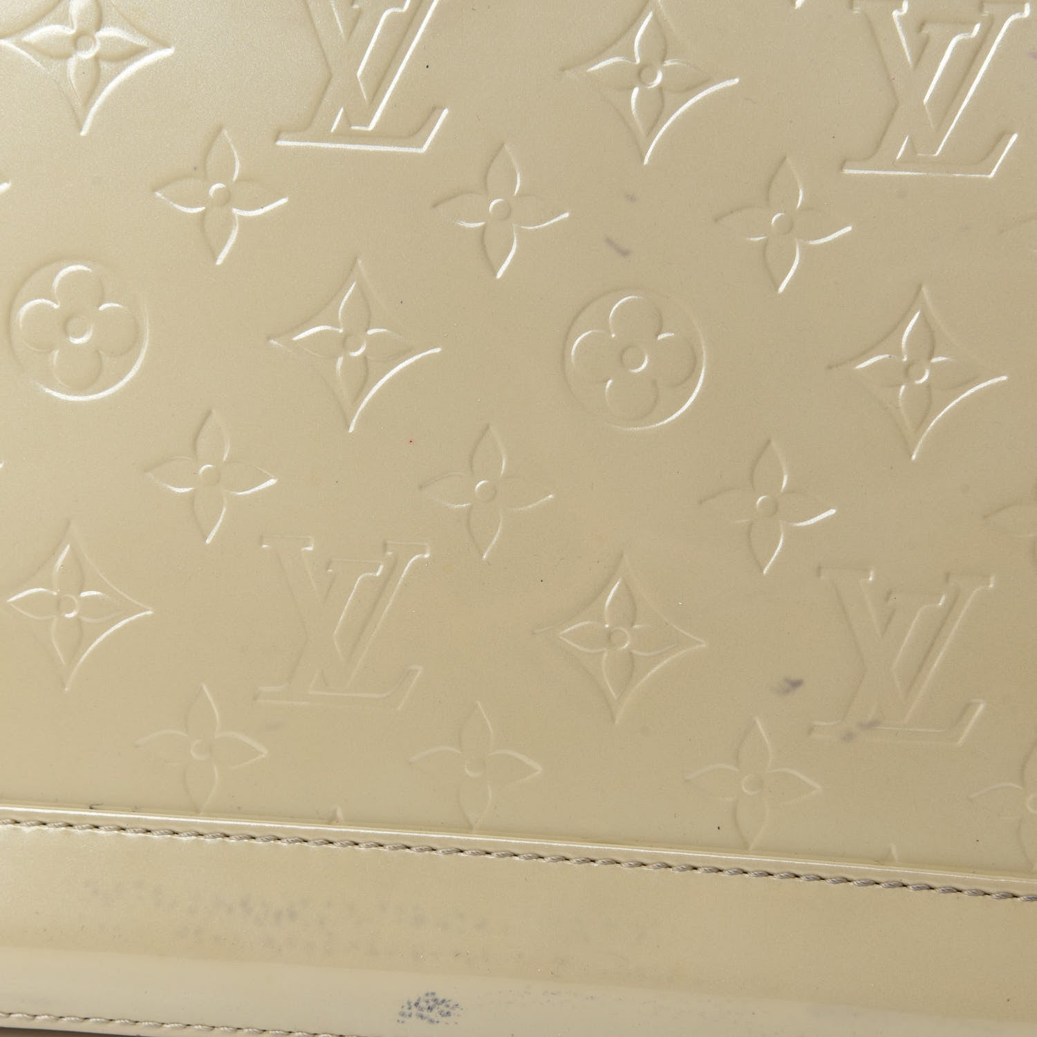 Louis Vuitton Vernis Alma MM Blanc Corail 17 of 27