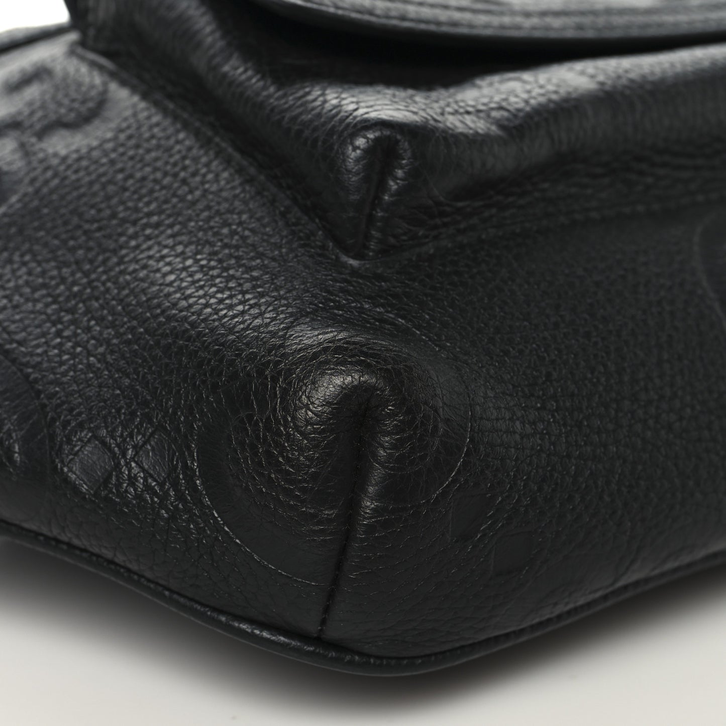 Piuma Calfskin Jumbo GG Embossed Pocket Belt Bag Black Black