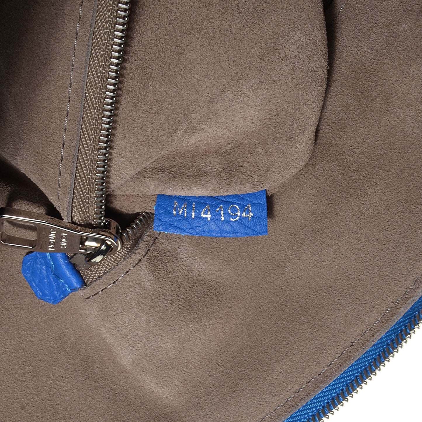 Taurillon Soft Lockit MM Outremer