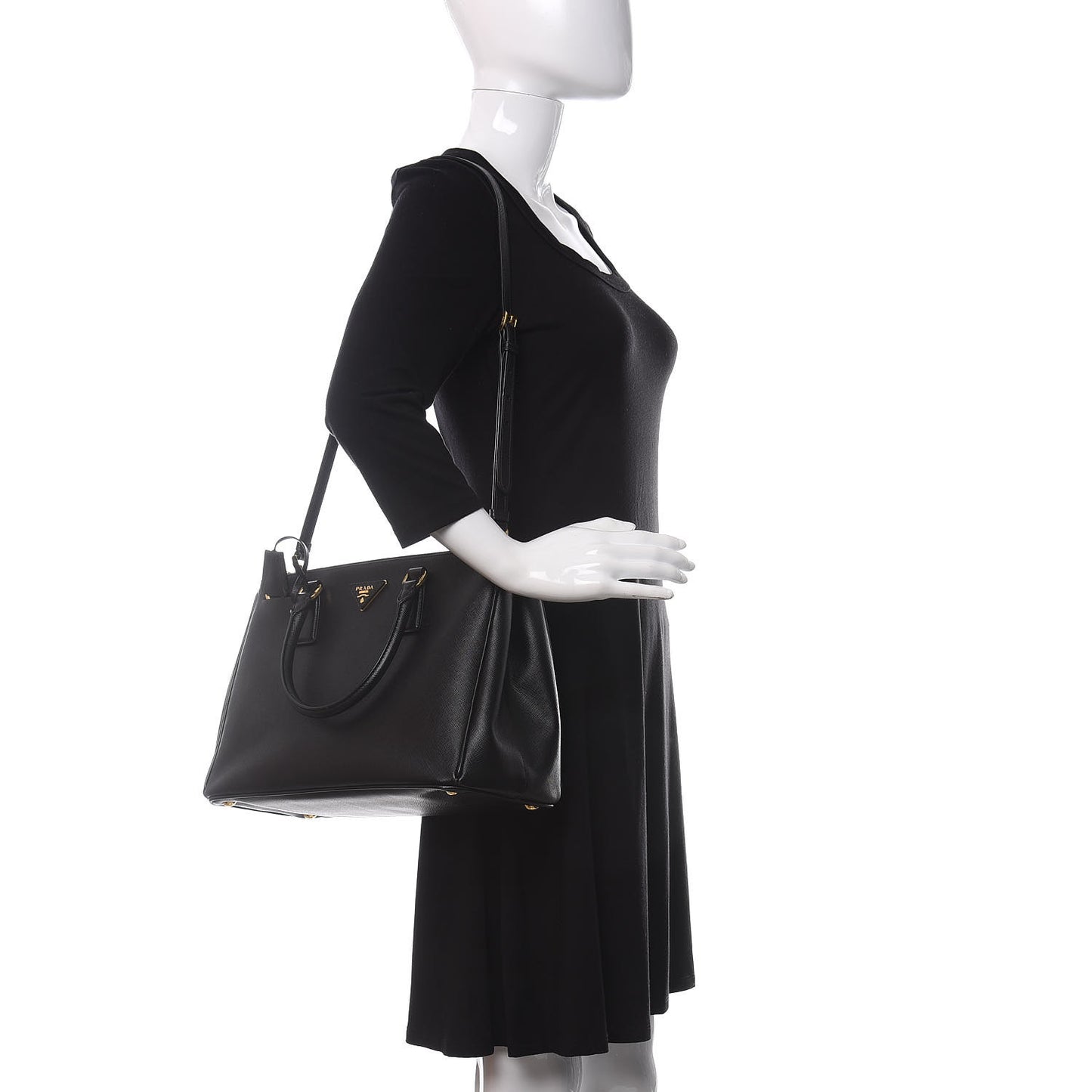 Saffiano Medium Galleria Double Zip Tote Black