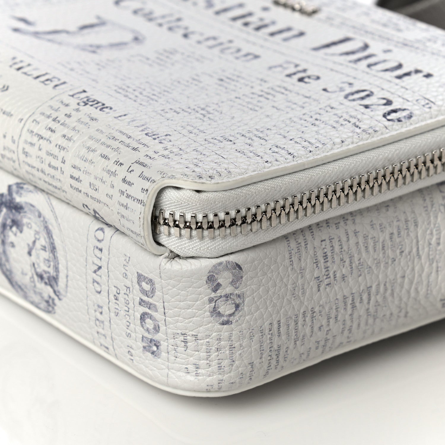 Christian Dior X DANIEL ARSHAM Grained Calfskin Newspaper Messenger White 9 of 9