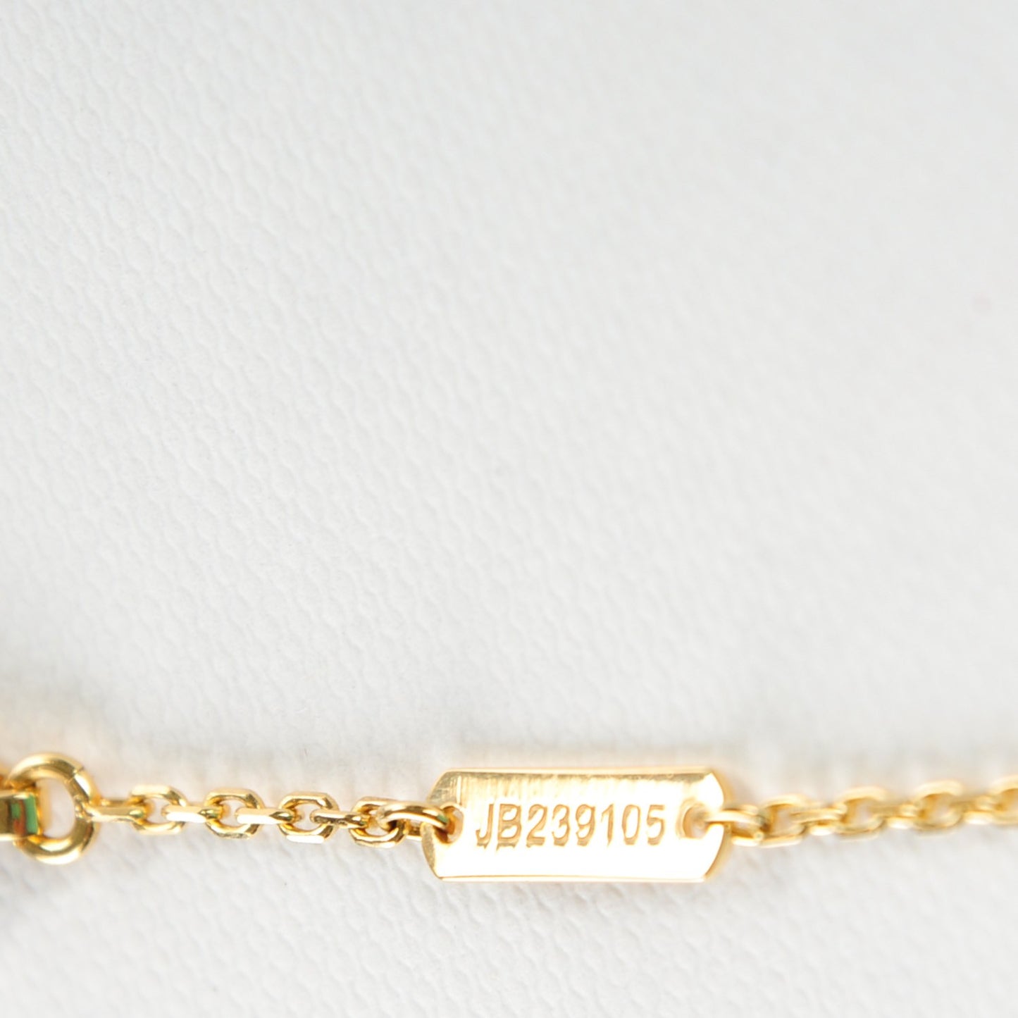 18K Yellow Gold Mother of Pearl Vintage Alhambra Pendant Necklace