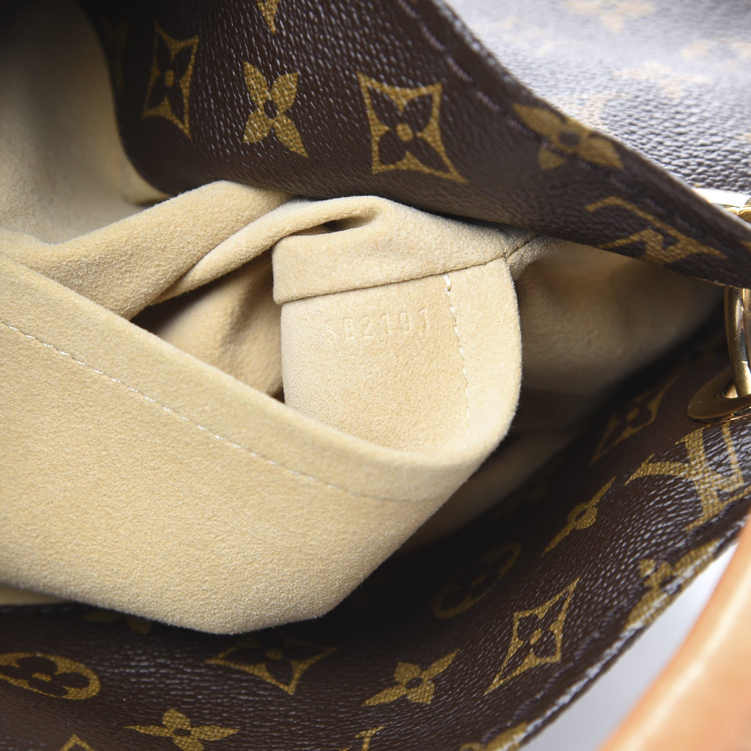 Louis Vuitton Monogram Artsy MM 7 of 12