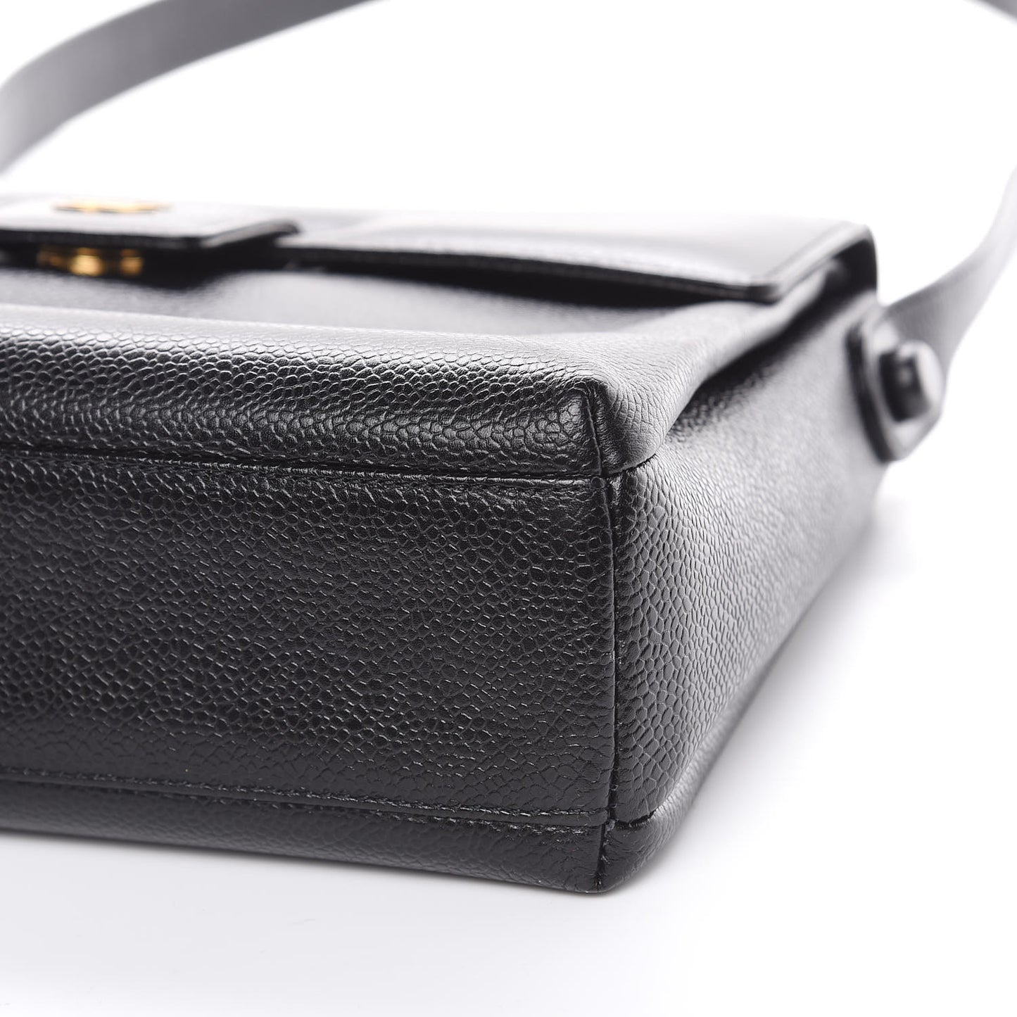Caviar Medium Shoulder Bag Black