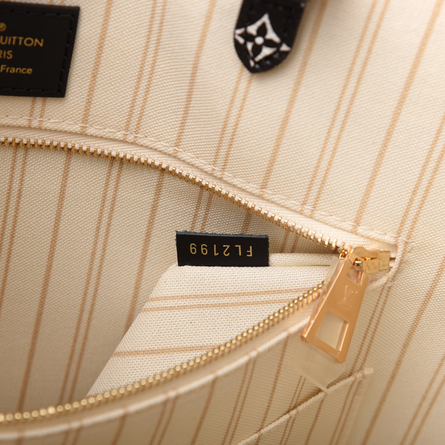 Monogram Giant Jungle Onthego GM Ivory