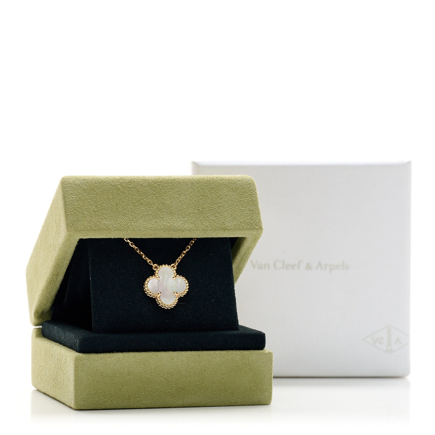 18K Yellow Gold Mother of Pearl Vintage Alhambra Pendant Necklace