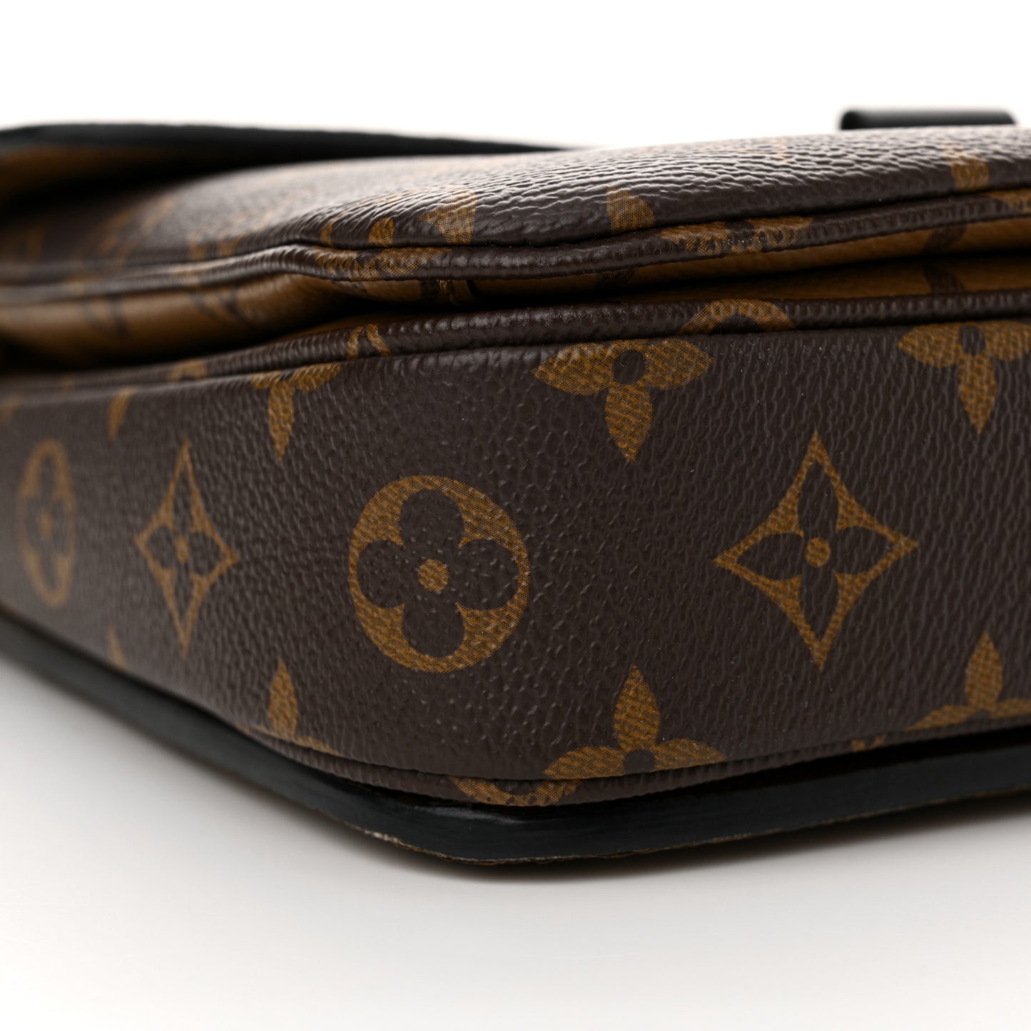 Reverse Monogram Pochette Metis