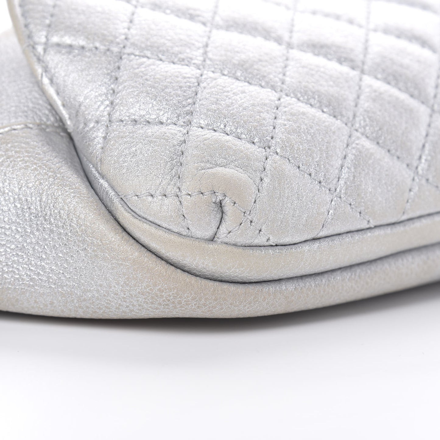 Metallic Grained Calfskin Quilted Casual Rock Waist Bag Fanny Pack Silver