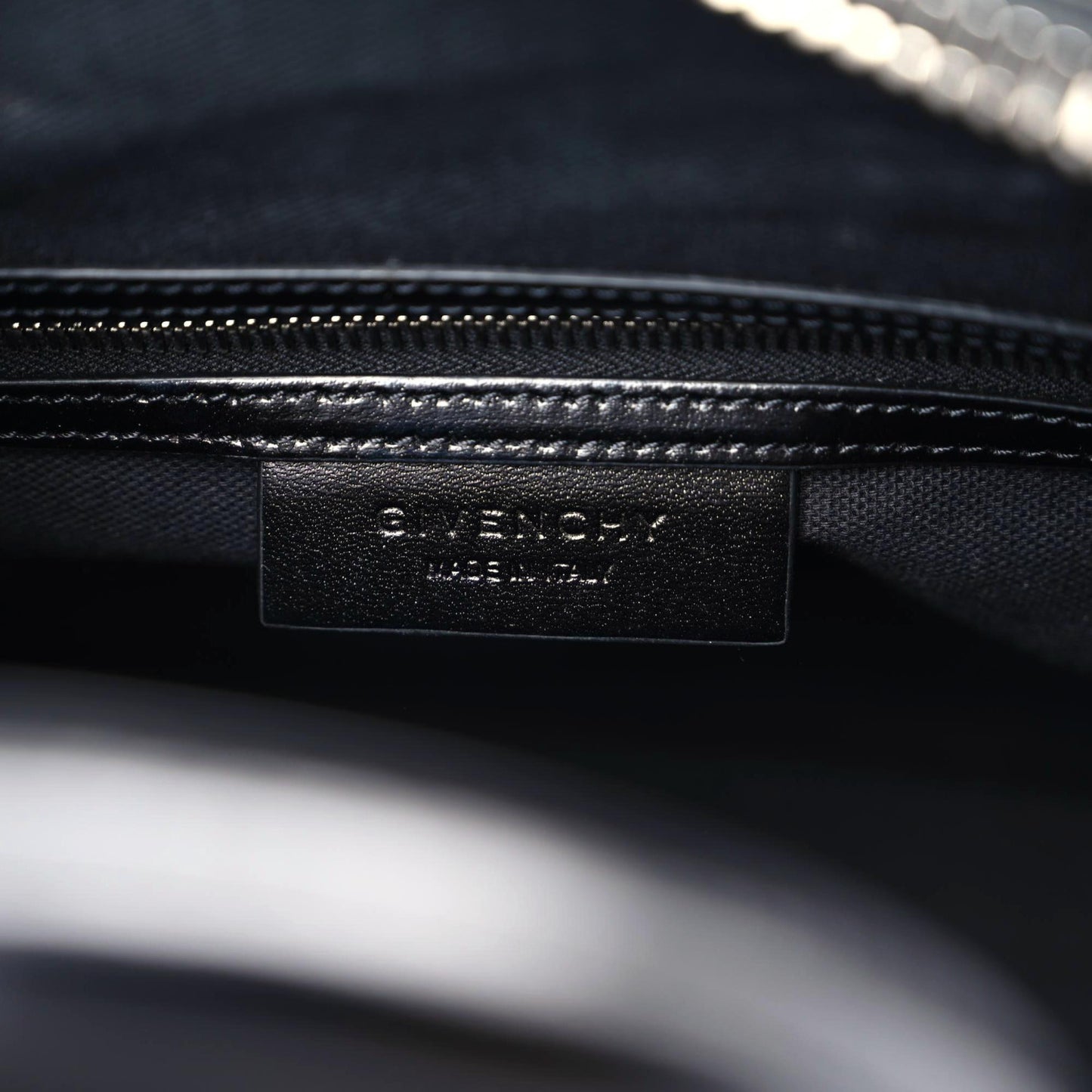 Shiny Lord Calfskin Small Antigona Black