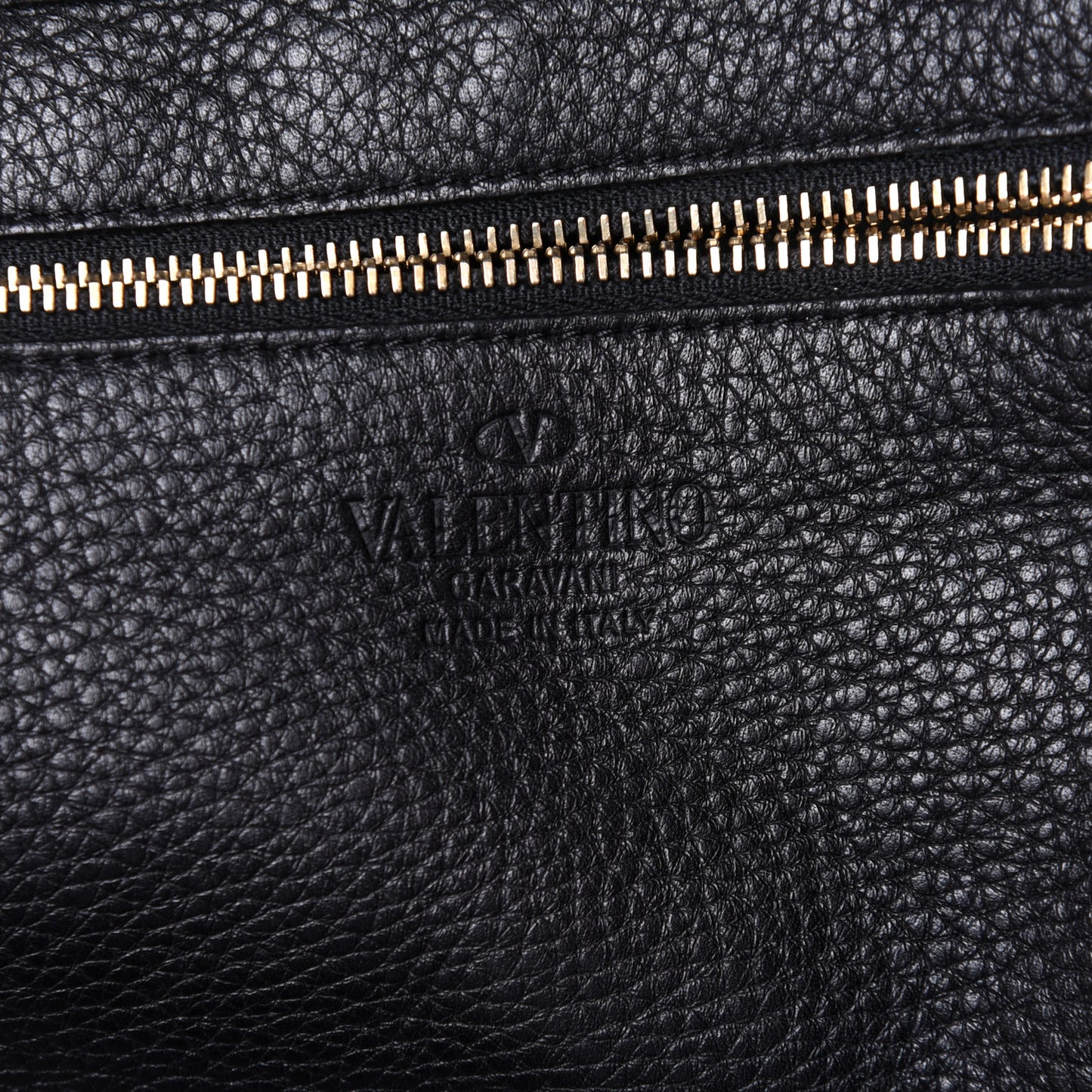 Pebbled Calfskin Medium Rockstud Tote Black