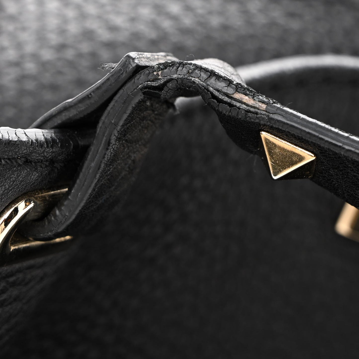 Pebbled Calfskin Medium Rockstud Tote Black
