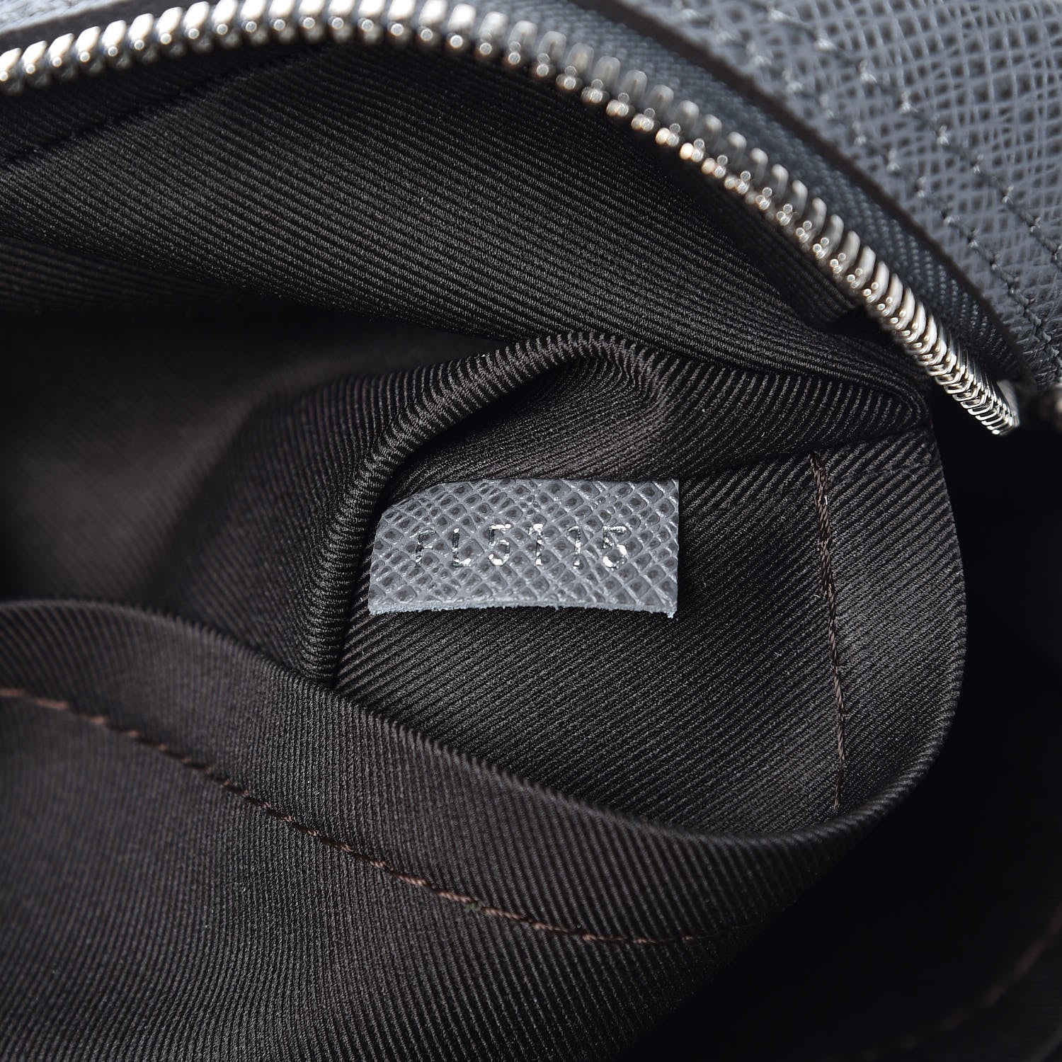 Louis Vuitton Taiga Porte-Documents Voyage PM Glacier 7 of 9