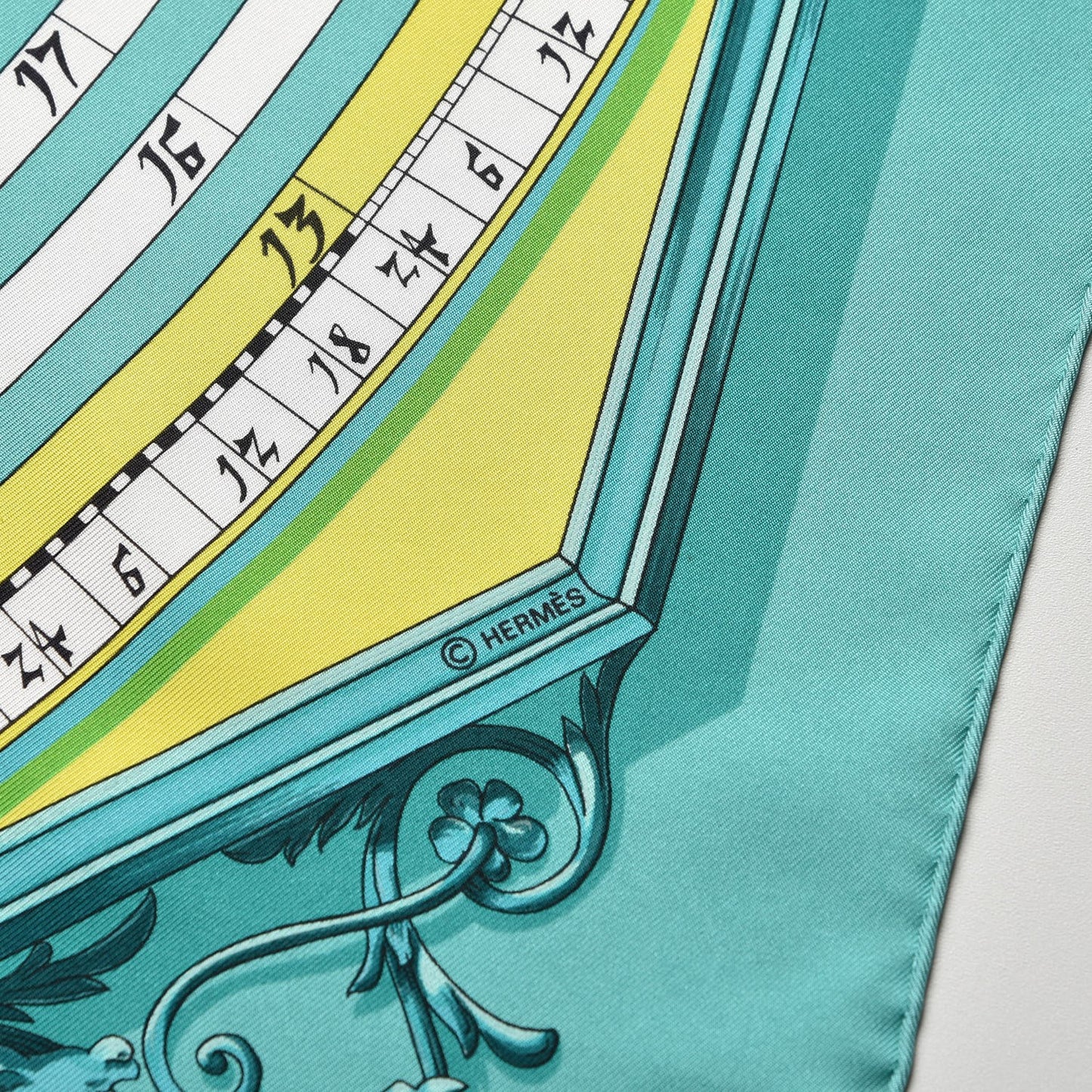 Silk Astrologie Scarf 90 Aqua Vert Anis Blanc