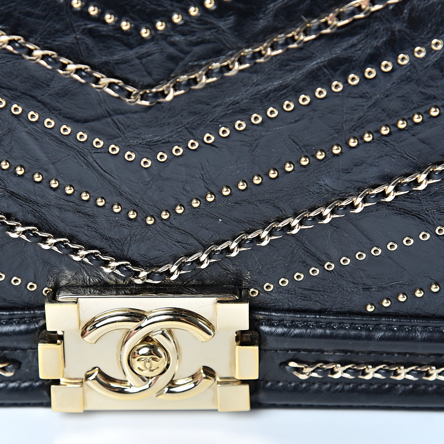 Crumpled Calfskin Chevron Chain Medium Boy Flap Black