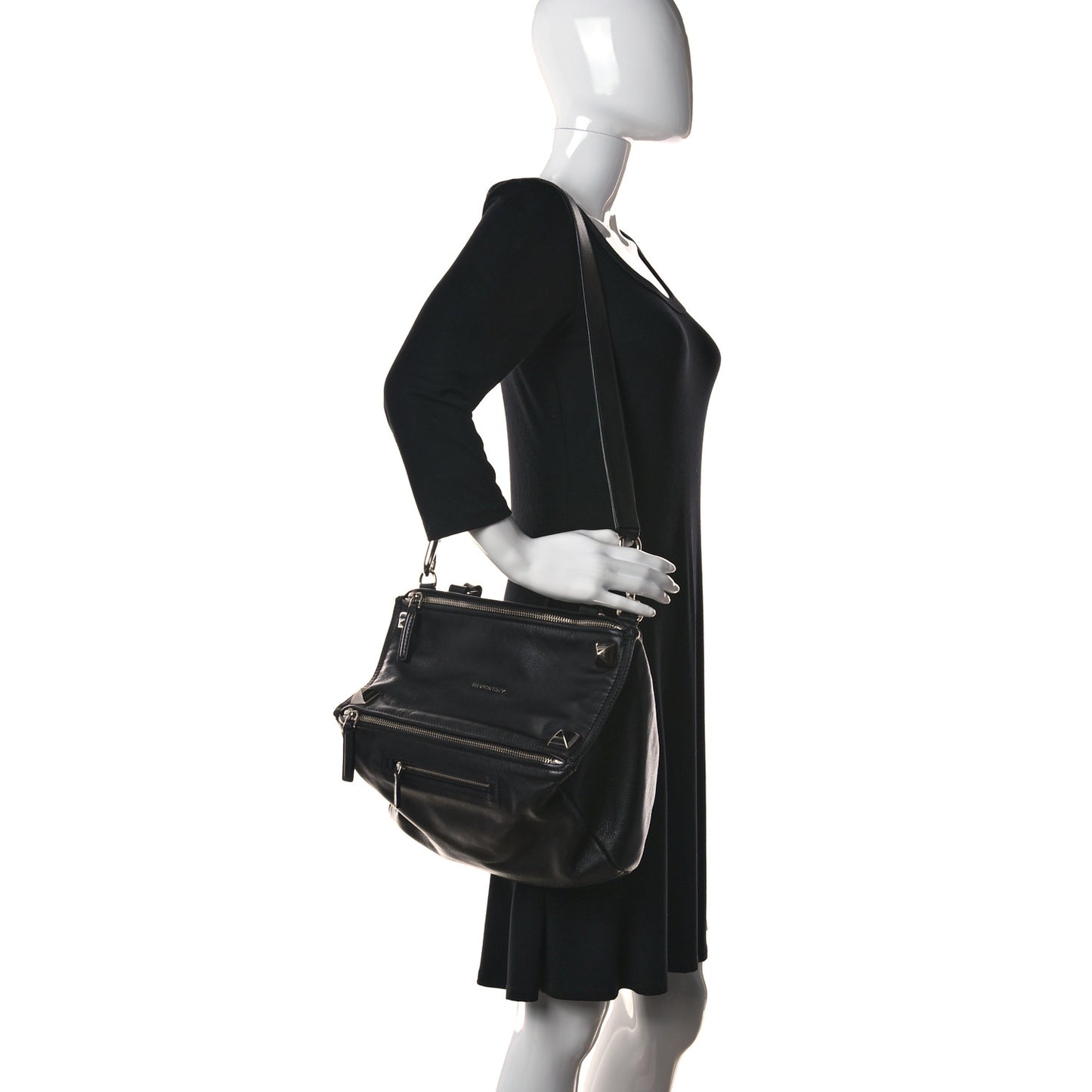 Pebbled Calfskin Medium Pyramid Stud Pandora Black