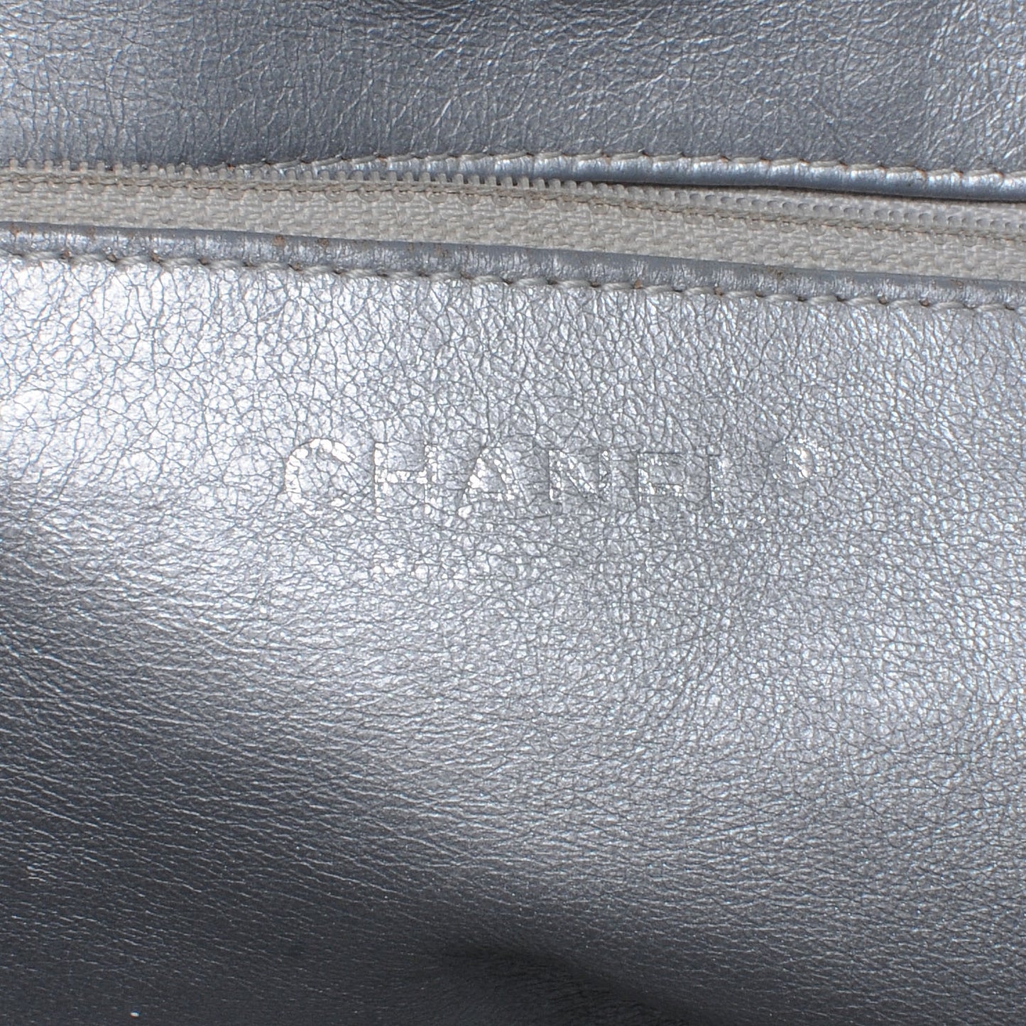 Caviar Modern Chain Tote Black