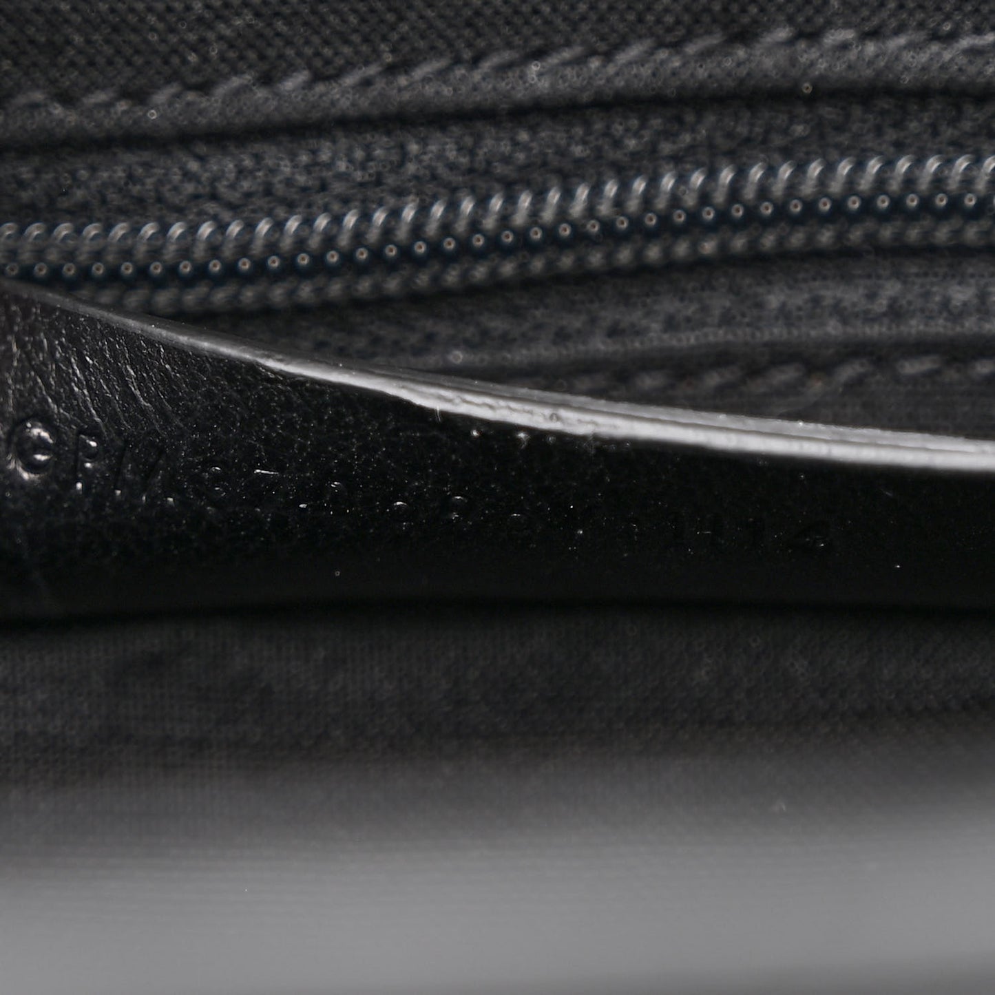 Textured Calfskin Medium Classic Y Cabas Black
