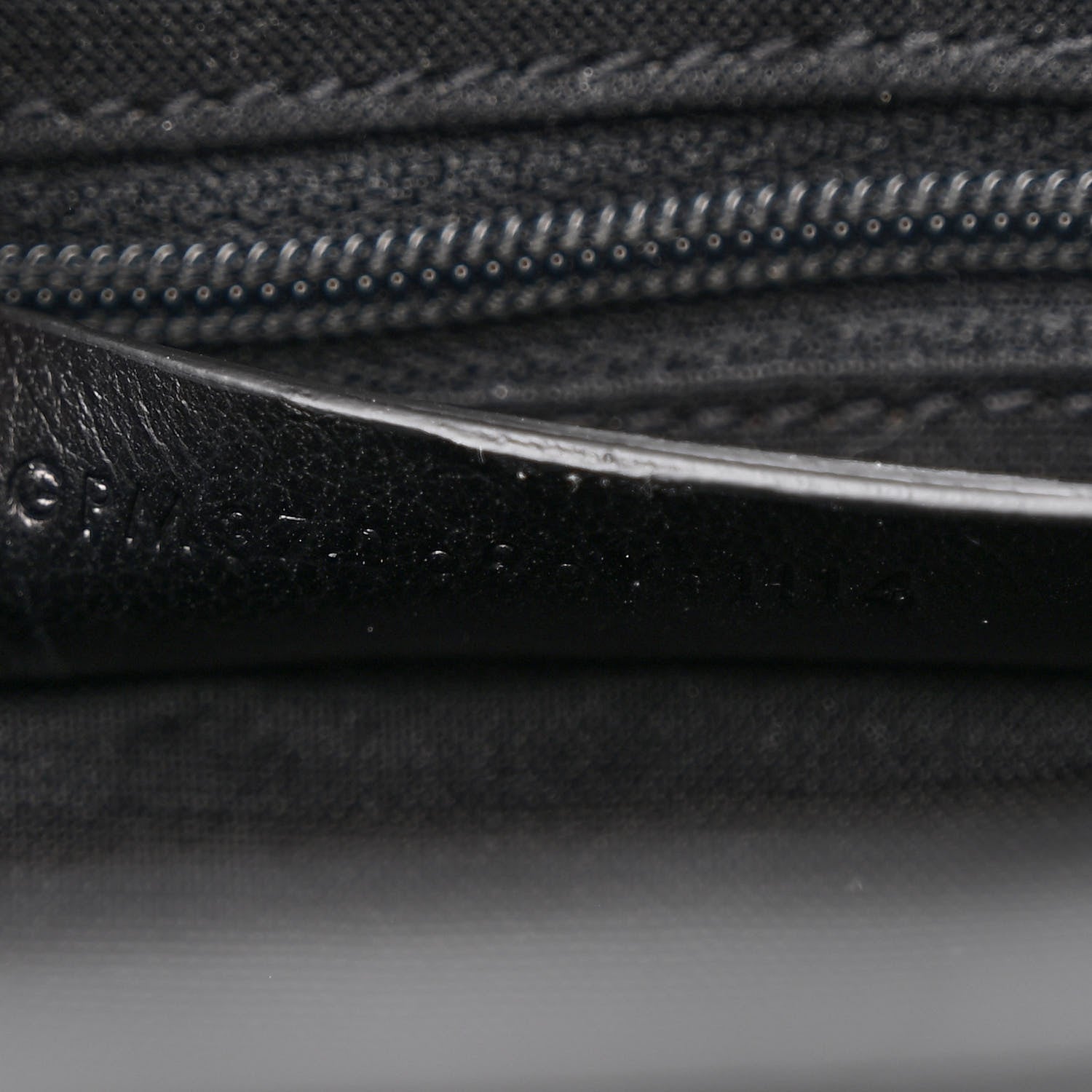 Saint Laurent Textured Calfskin Medium Classic Y Cabas Black 7 of 10