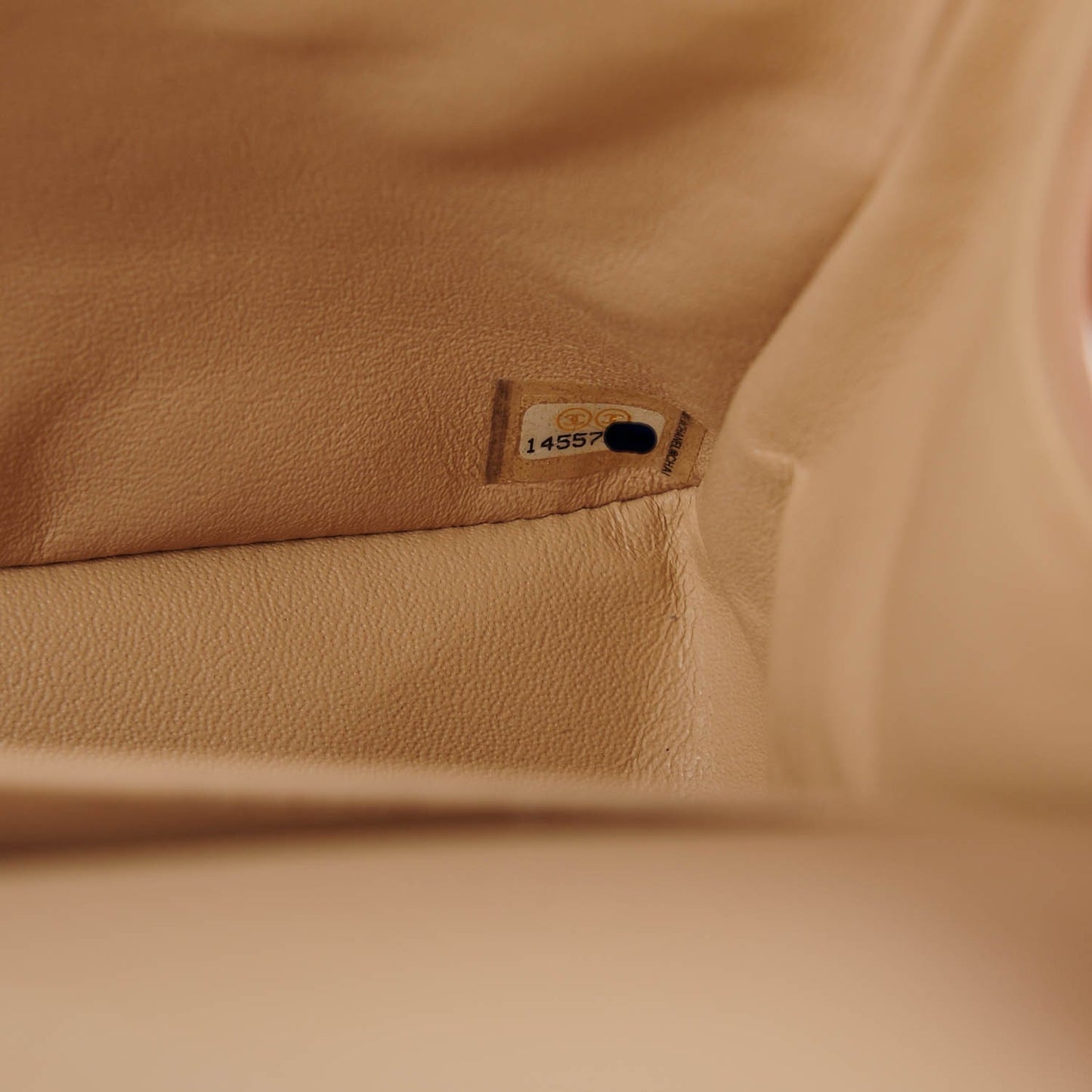 Caviar Quilted Jumbo Double Flap Beige Clair