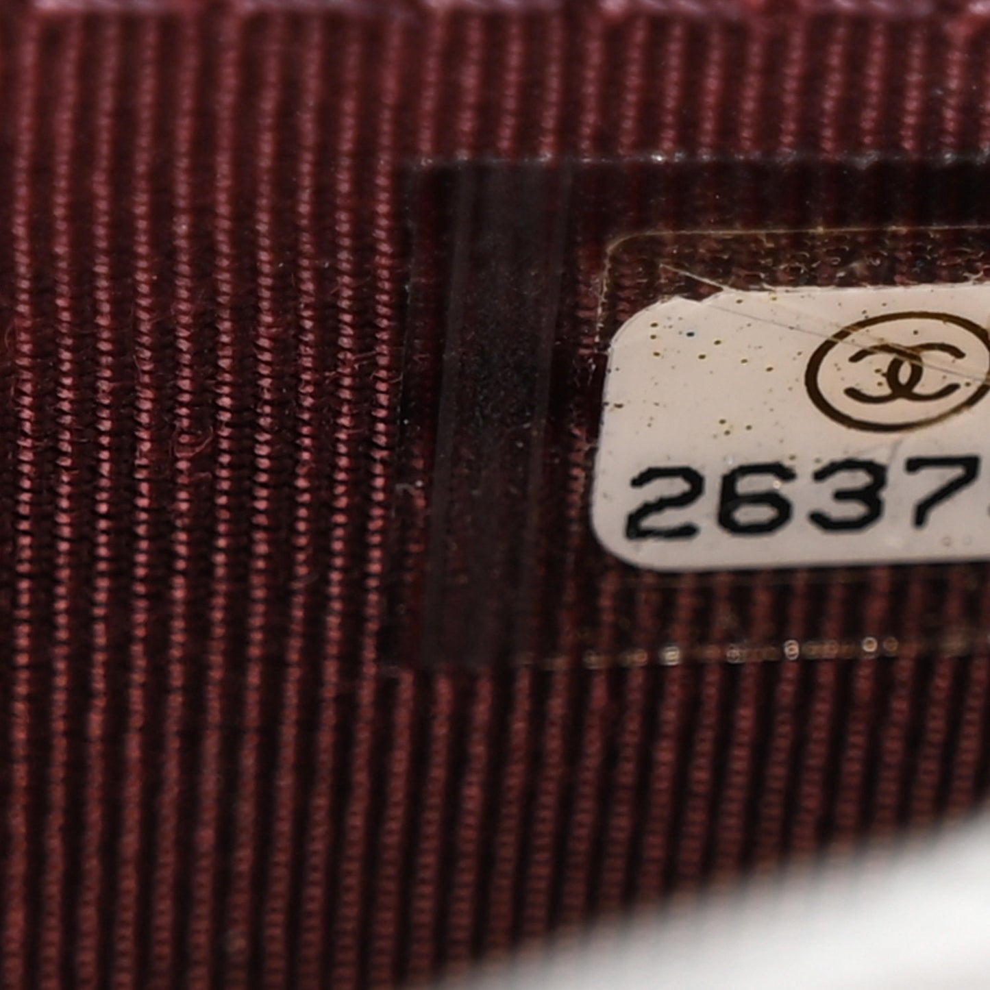 Iridescent Caviar Quilted Classic Clutch With Chain Black