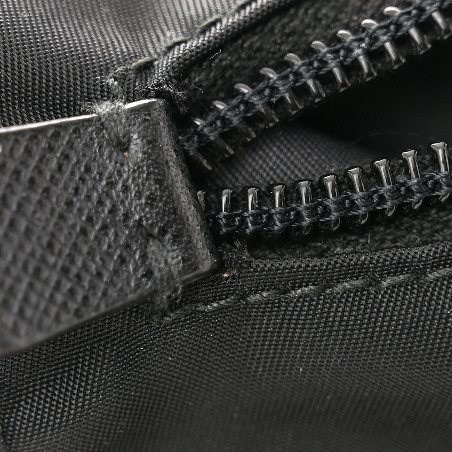 Tessuto Nylon Saffiano Small Vela Messenger Black