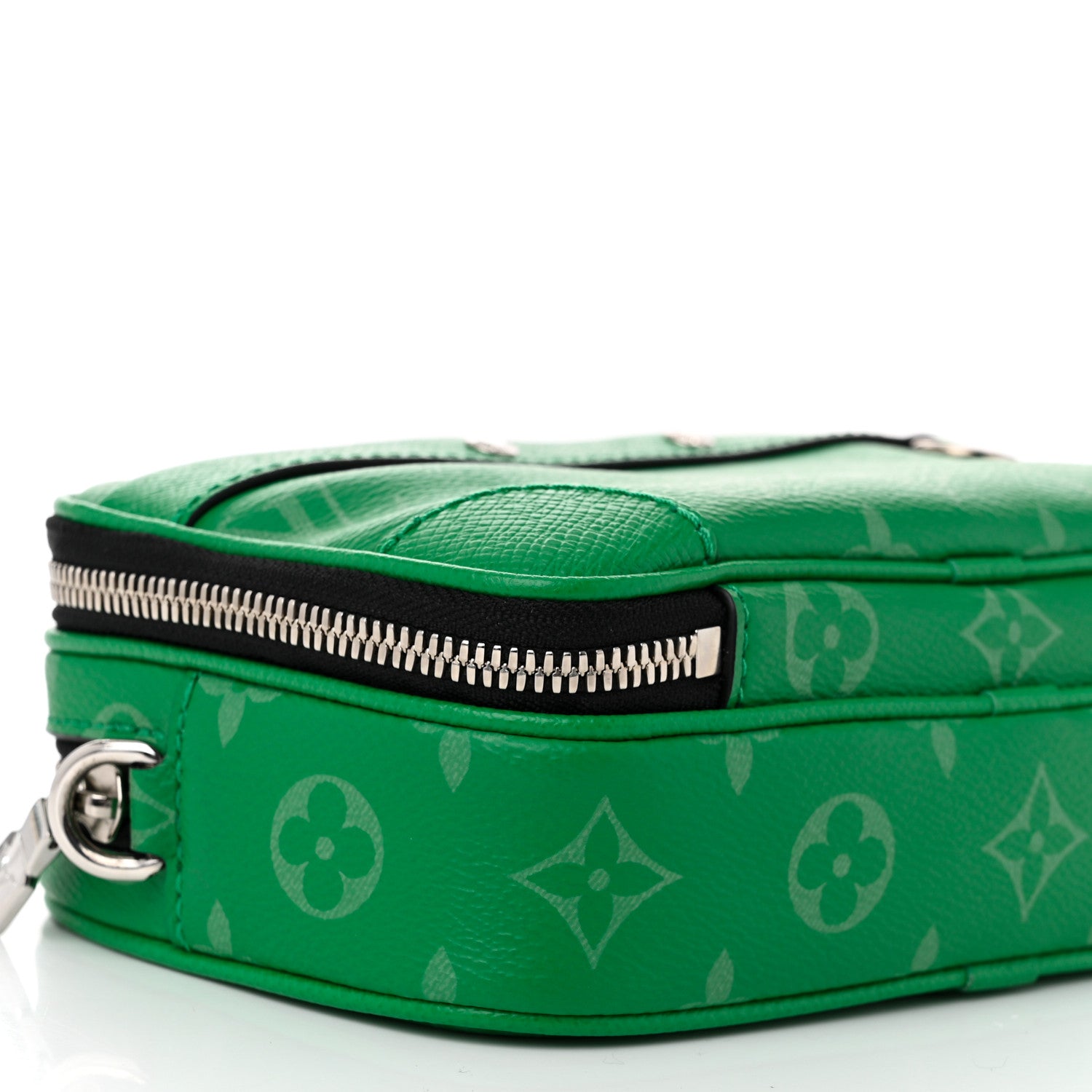 Louis Vuitton Taigarama Alpha Wearable Wallet Cactus Green 8 of 10