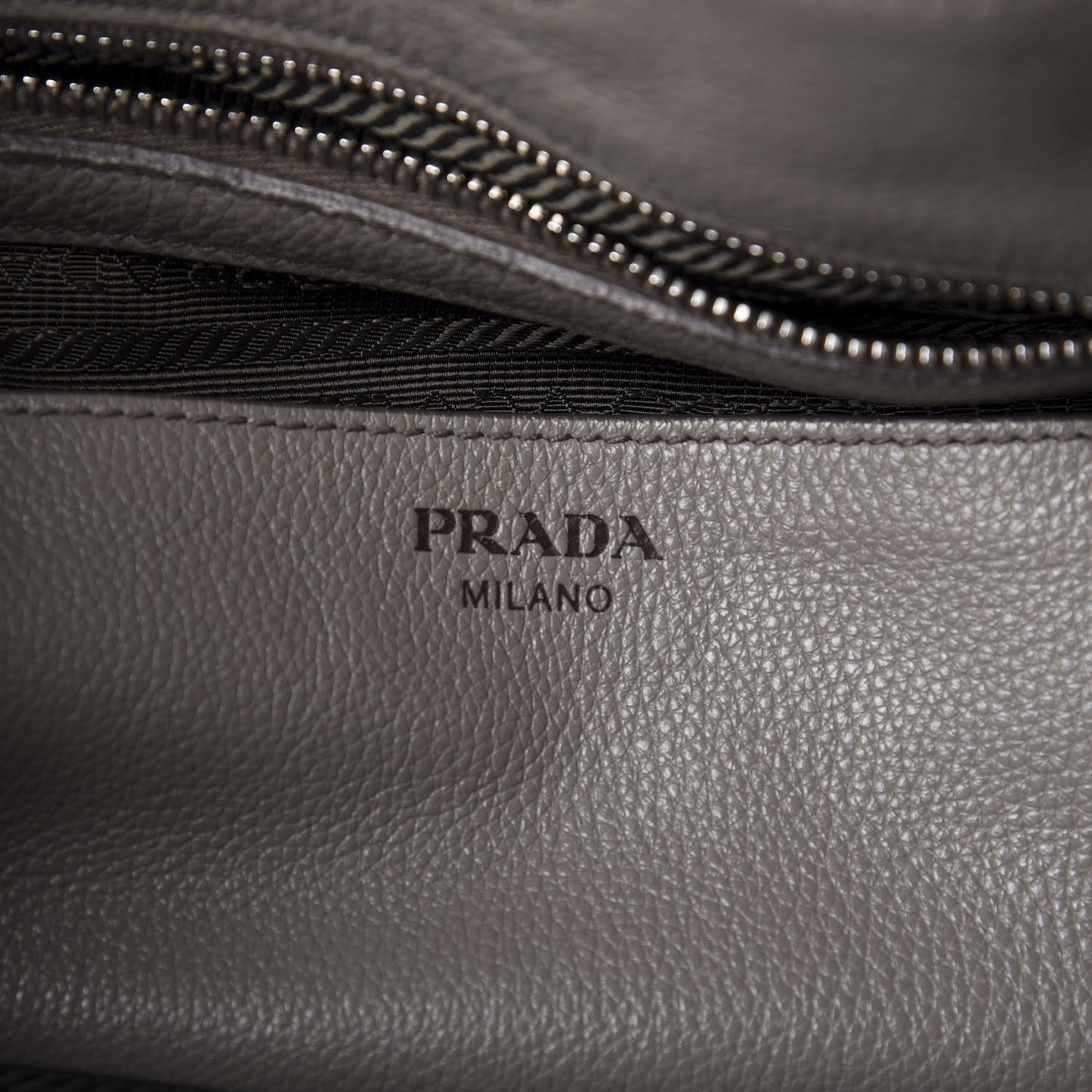 Vitello Daino Shoulder Bag Argilla