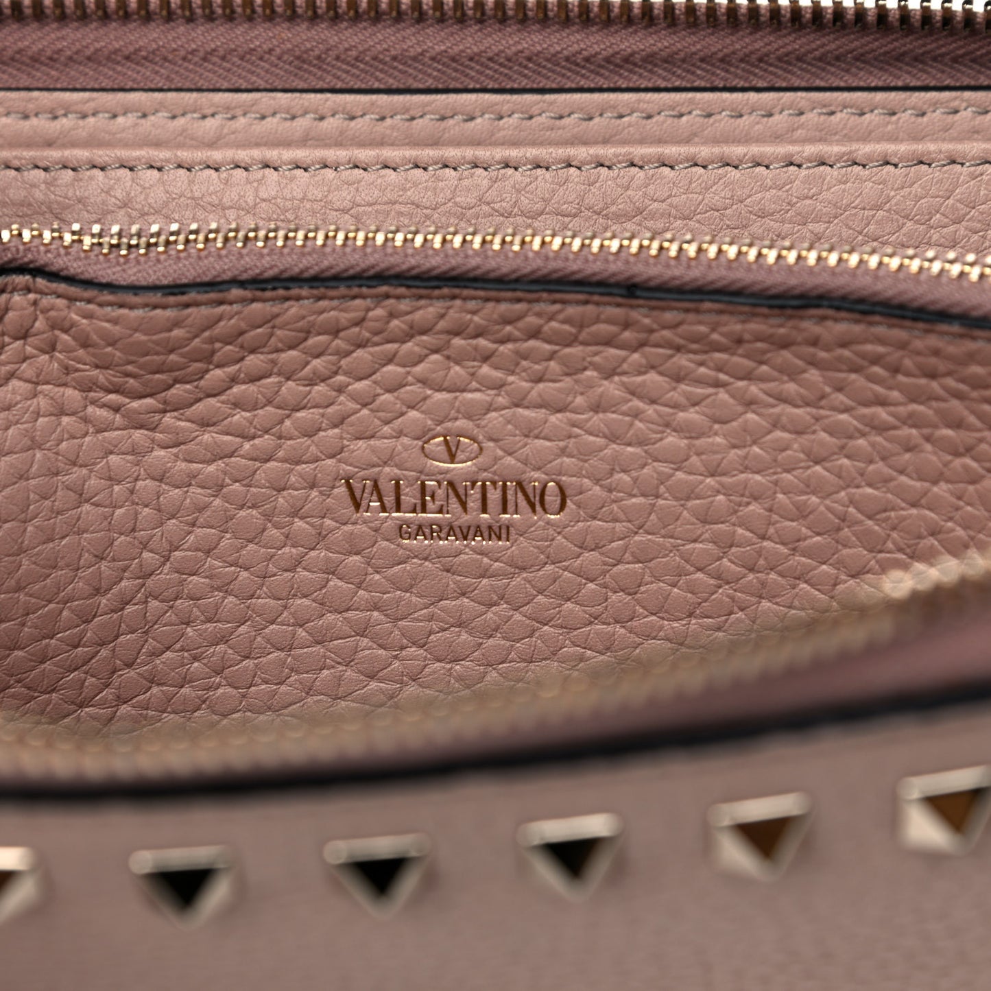 Pebbled Calfskin Rockstud Zip Around Wallet Poudre