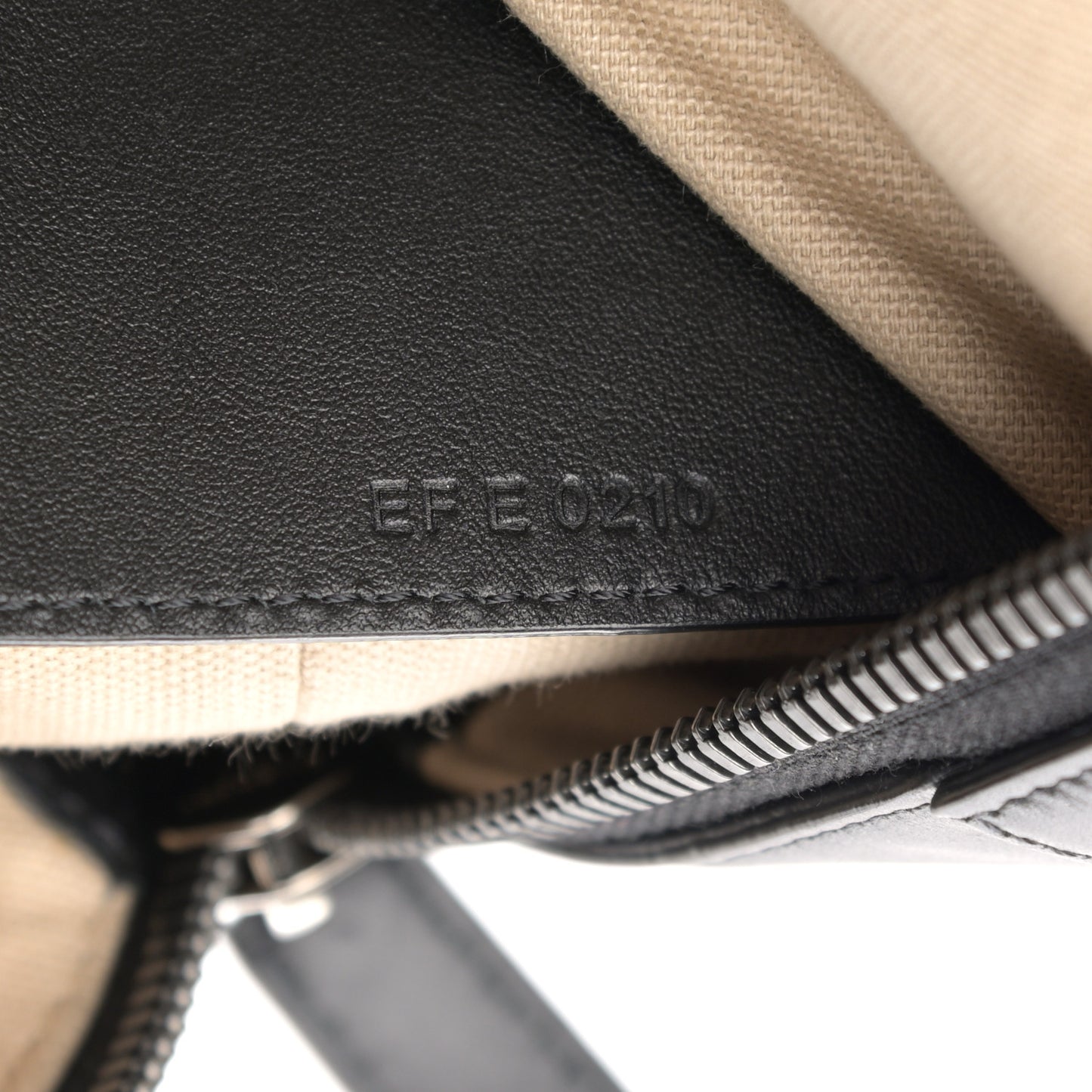 Smooth Calfskin Medium Soft Antigona Black