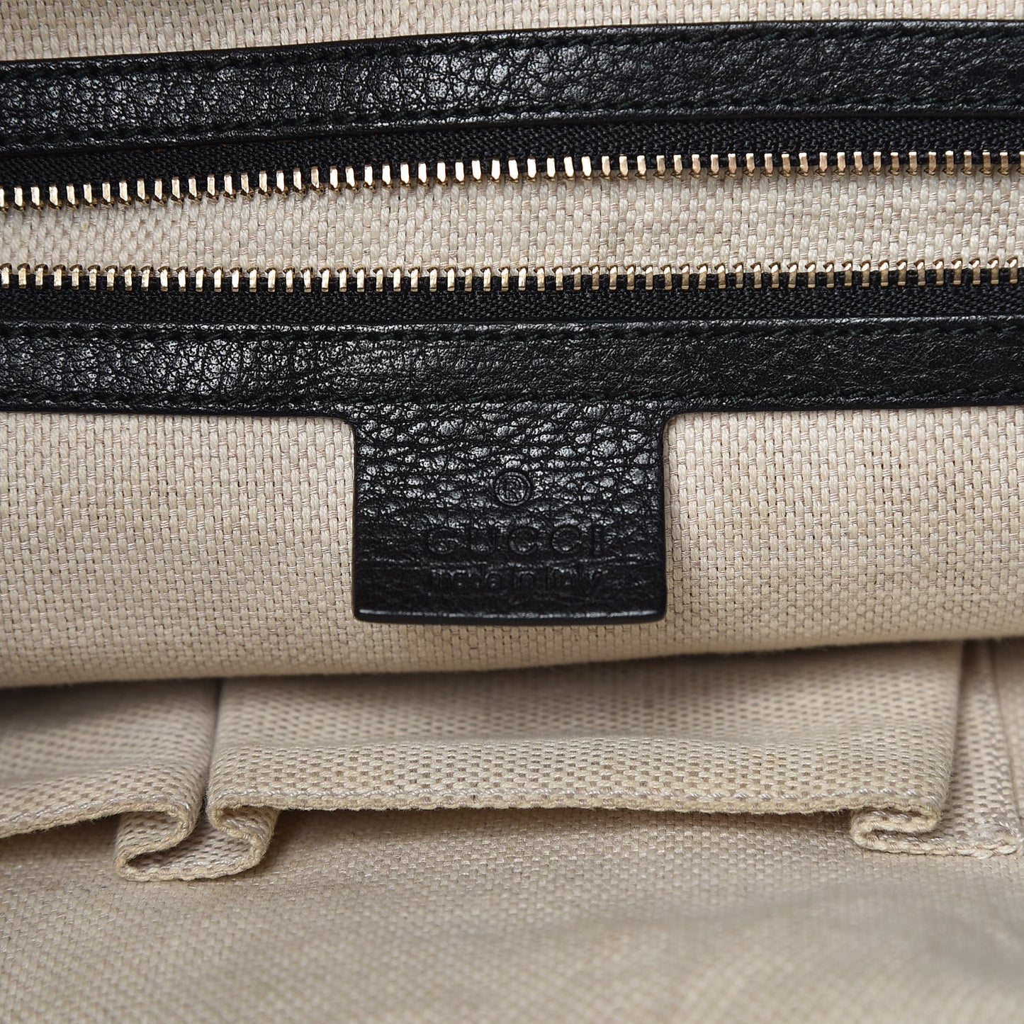 Pebbled Calfskin Medium Soho Hobo Black
