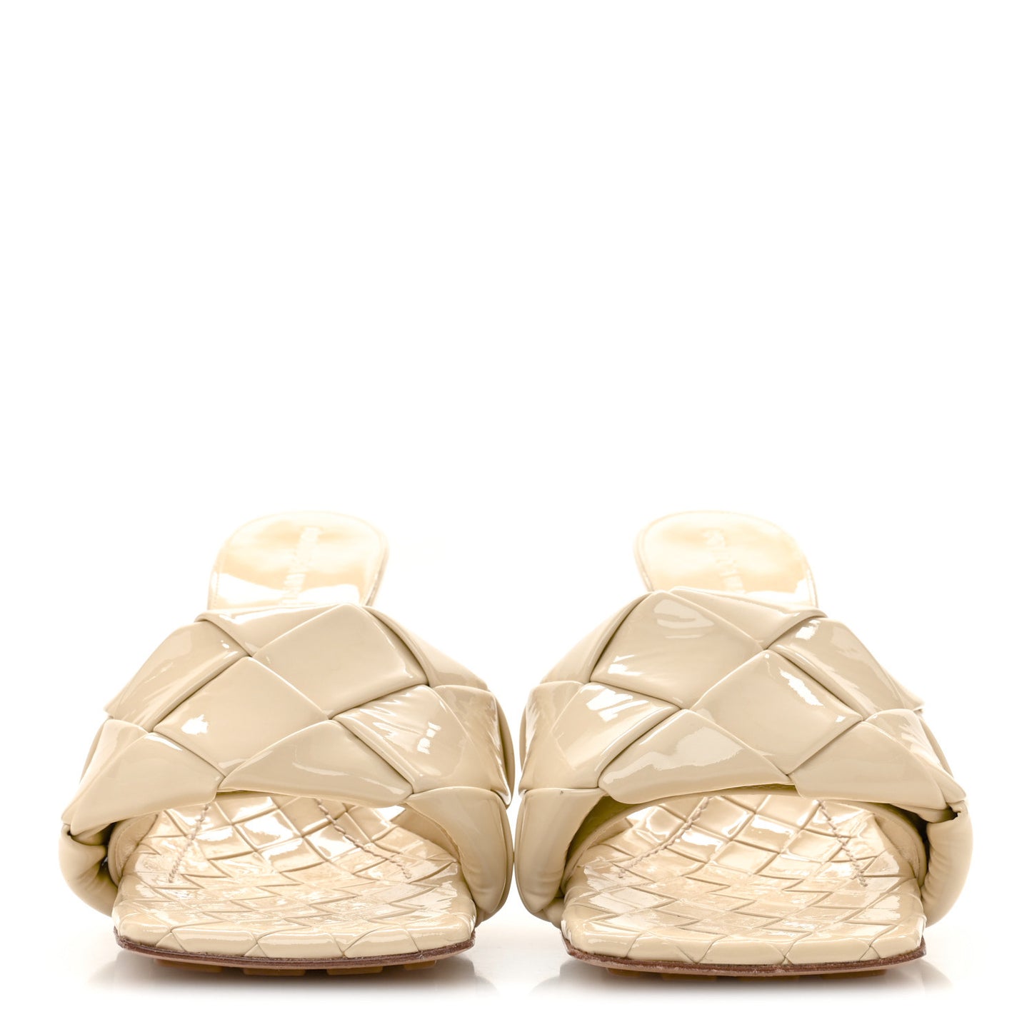 Ultra Gloss Patent Maxi Intrecciato Lido 90mm Mule Sandals 38.5 Beige