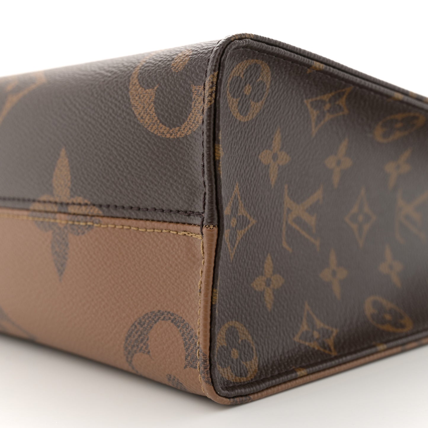 Reverse Monogram Giant Onthego PM