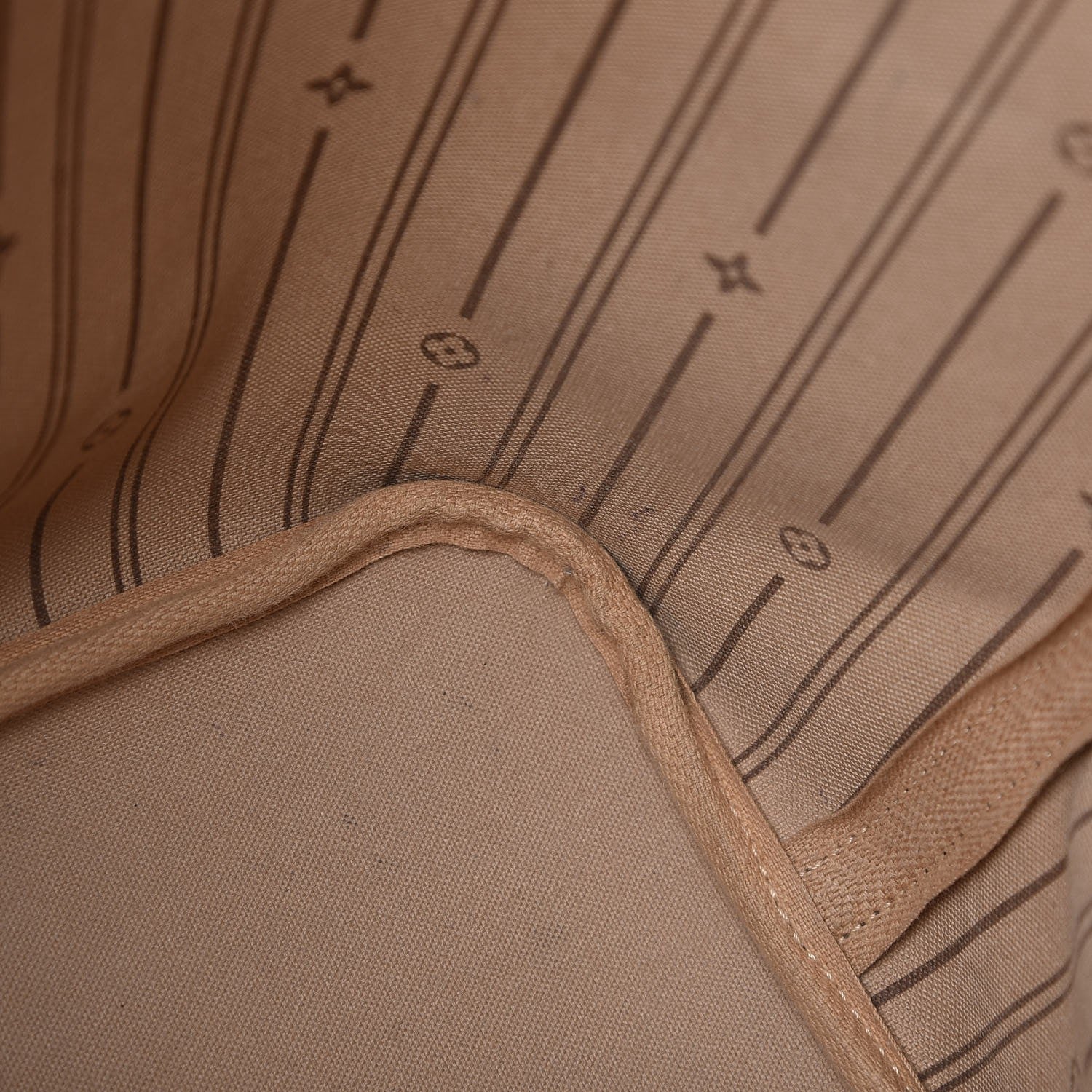 Louis Vuitton Monogram Neverfull MM 8 of 17