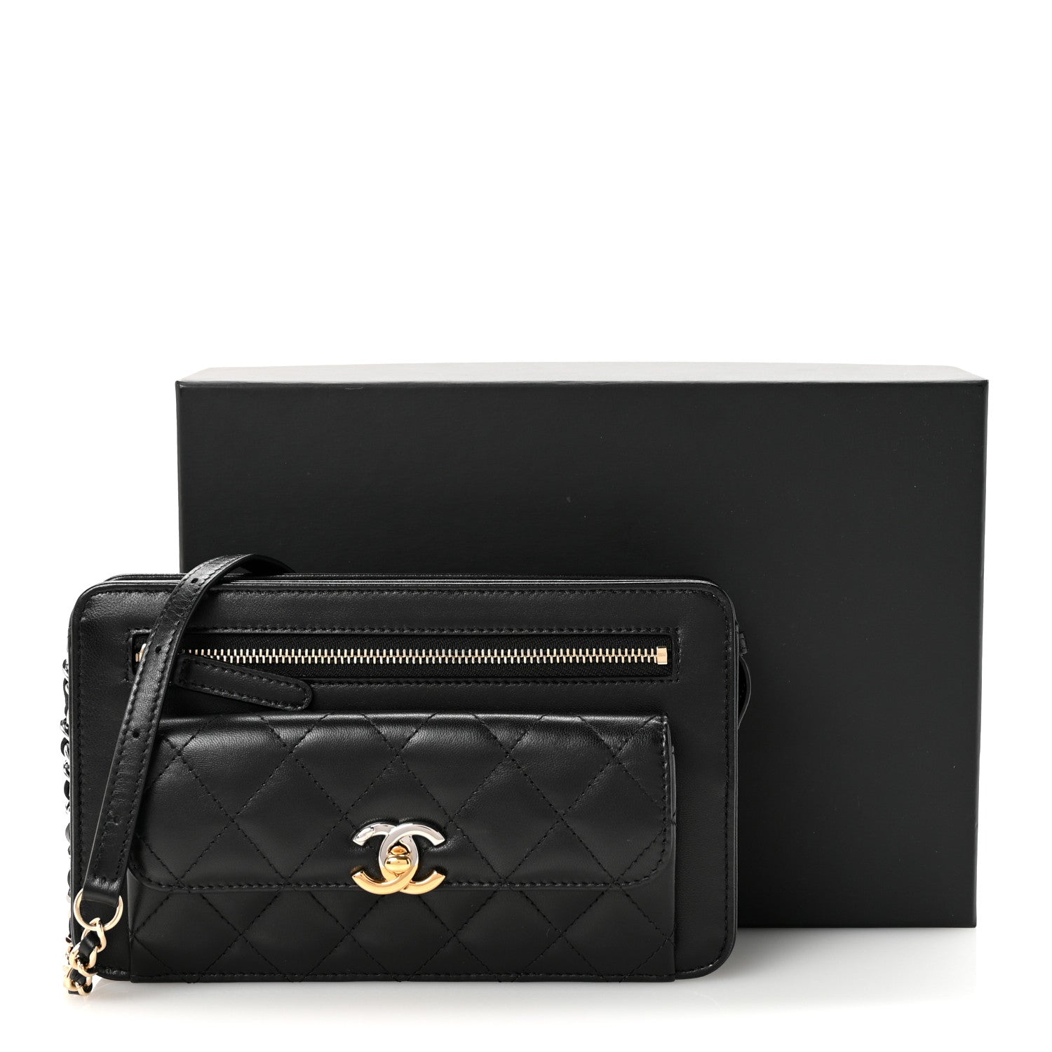 CHANEL ポーチ Chanel Lambskin Quilted Front Pocket Clutch With Chain Black
