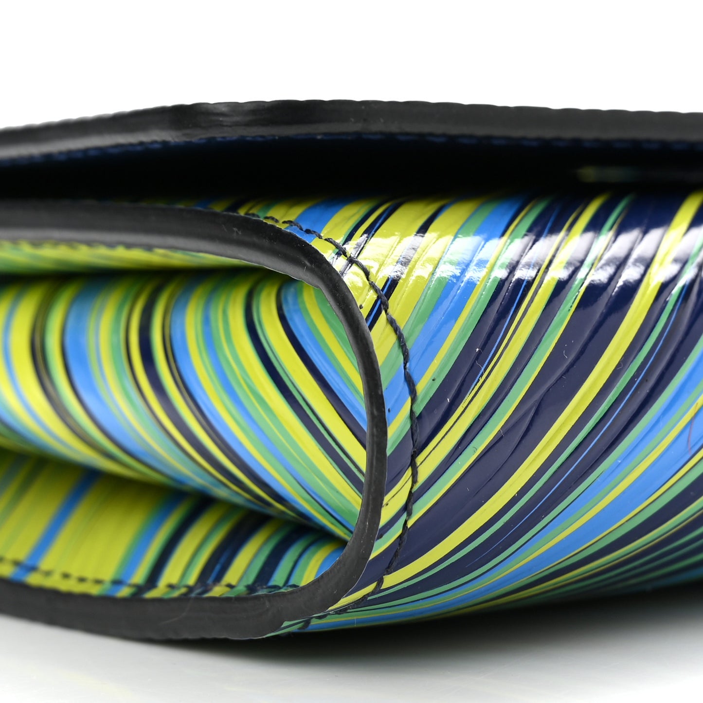 Epi Tropical Printed Twist Chain Wallet Vert Rouge