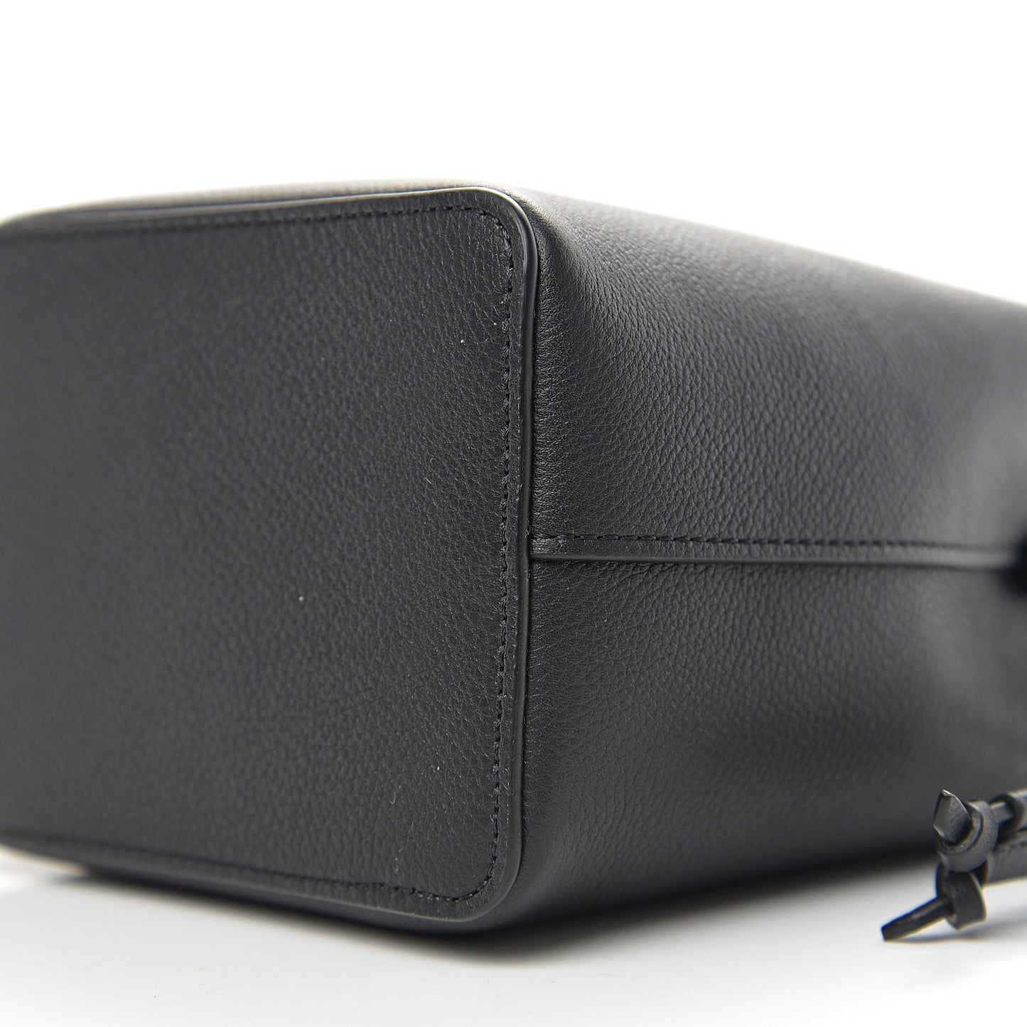 Calfskin Nano Lockme Bucket Black